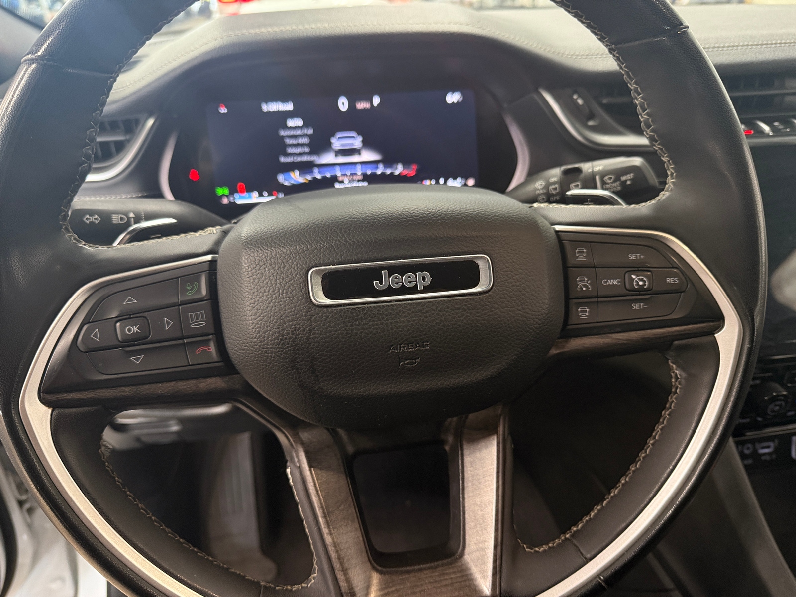 Thumbnail: 2024 Jeep Grand Cherokee L - 4