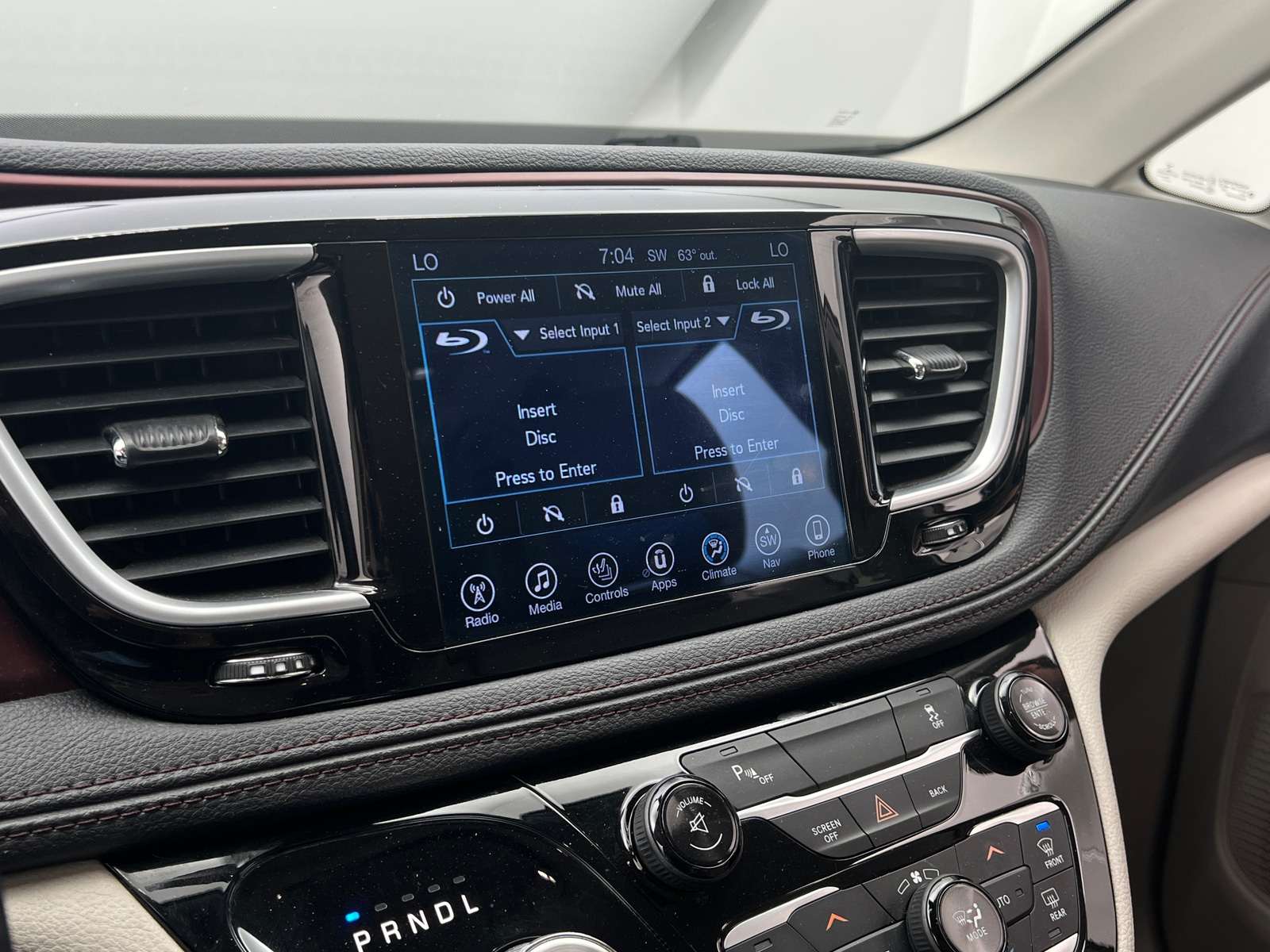 Thumbnail: 2017 Chrysler Pacifica - 3