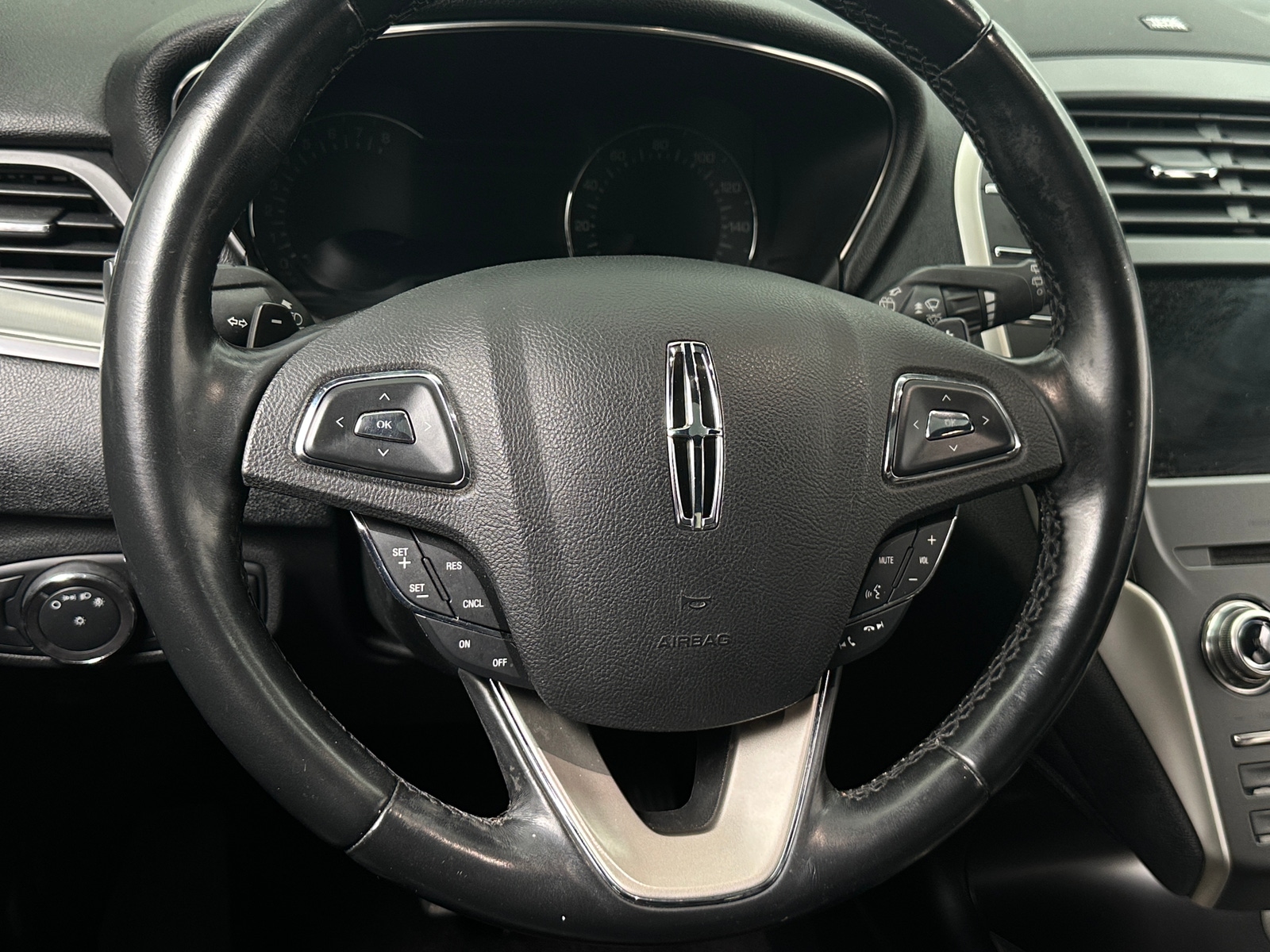Thumbnail: 2017 Lincoln MKC - 4