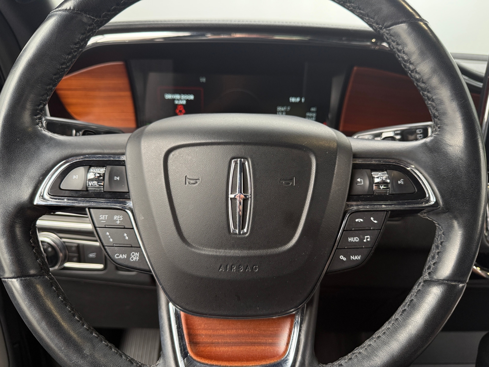 Thumbnail: 2020 Lincoln Navigator - 4