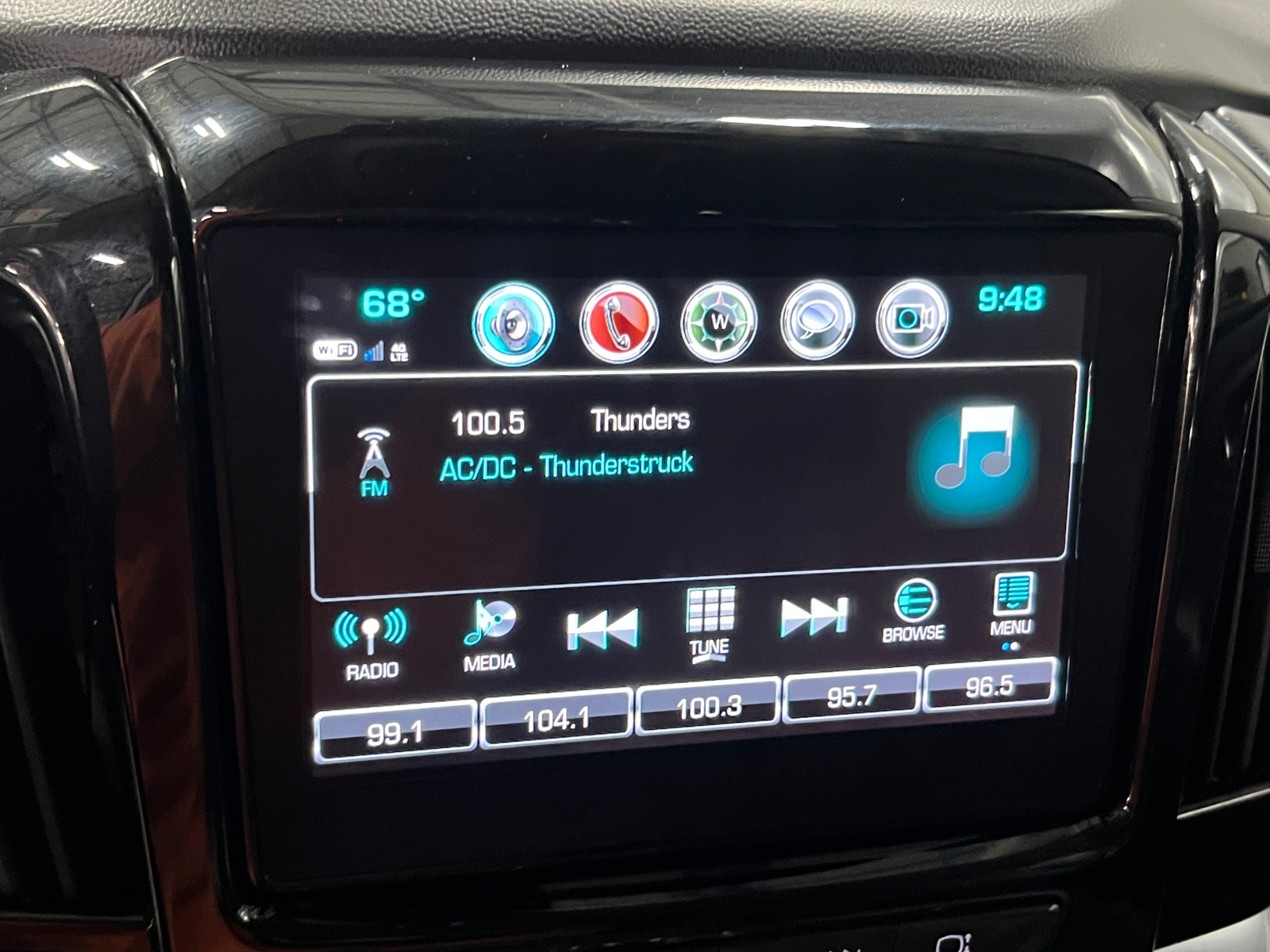 Thumbnail: 2019 Chevrolet Traverse - 3