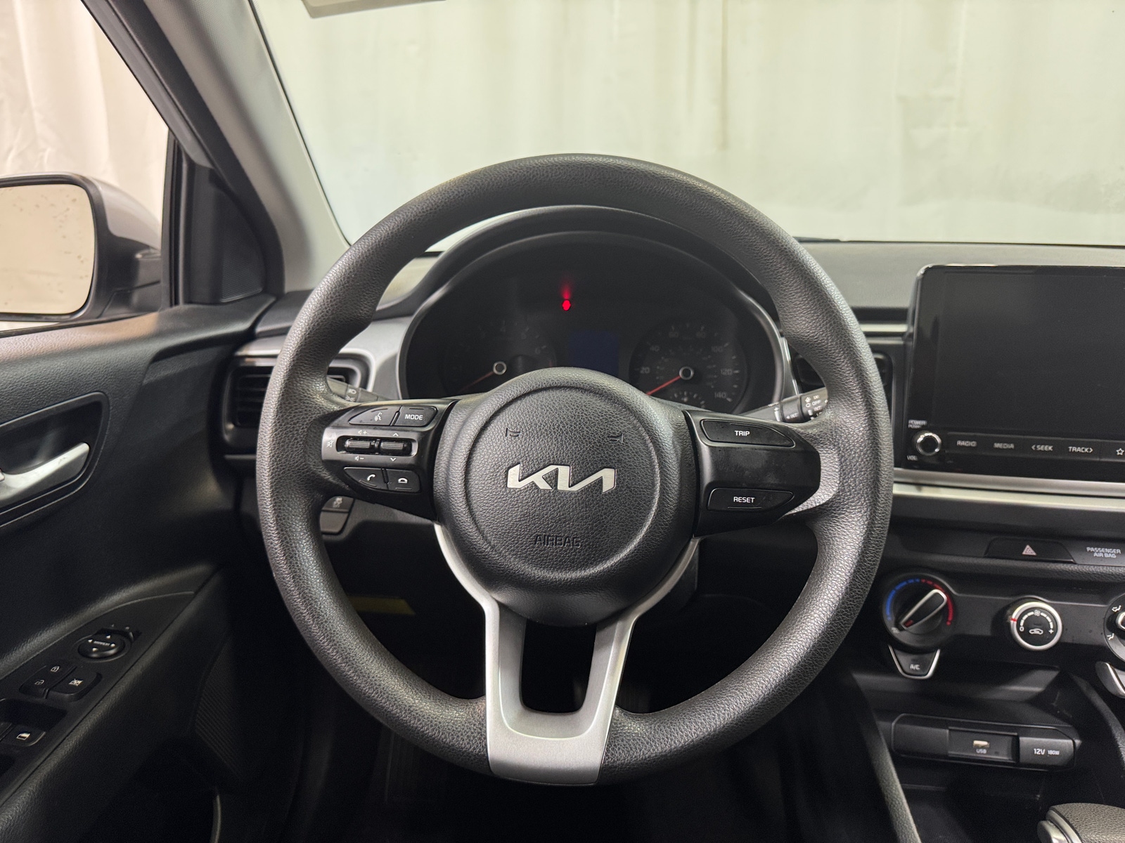 Thumbnail: 2023 Kia Rio - 5