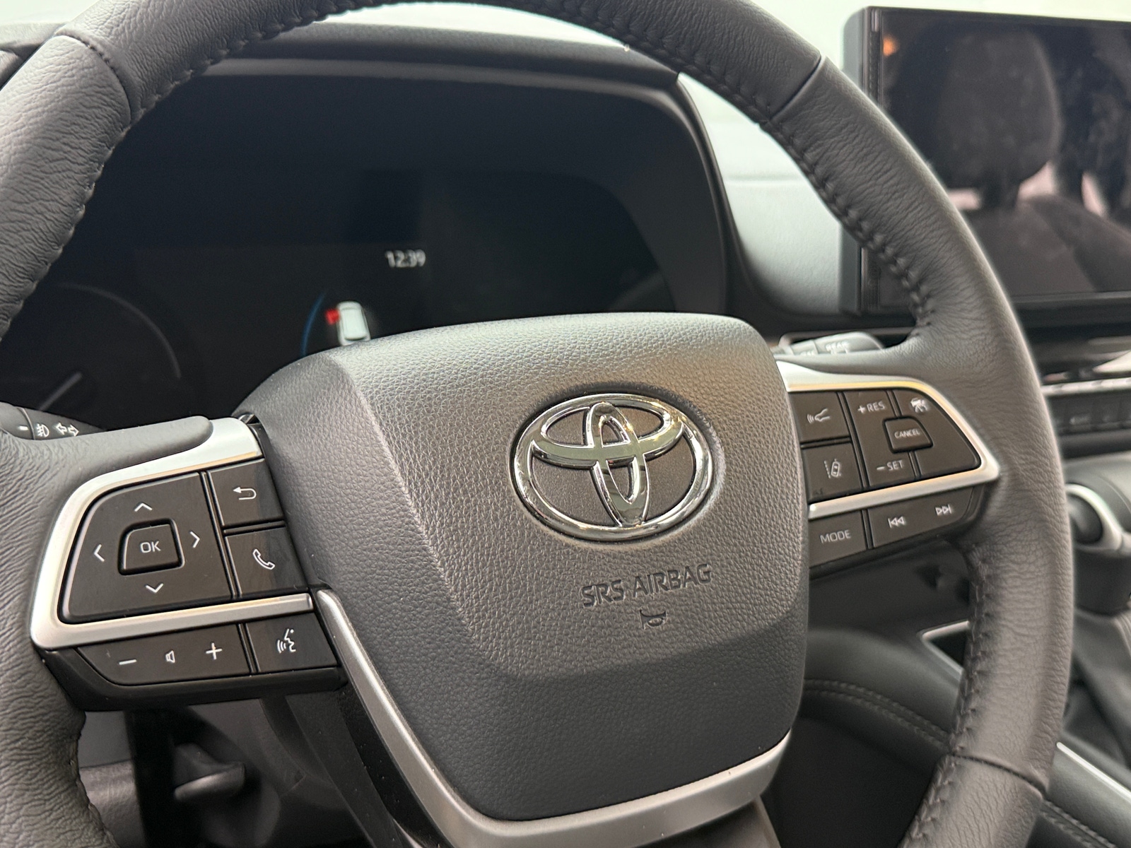 Thumbnail: 2025 Toyota Sienna - 4