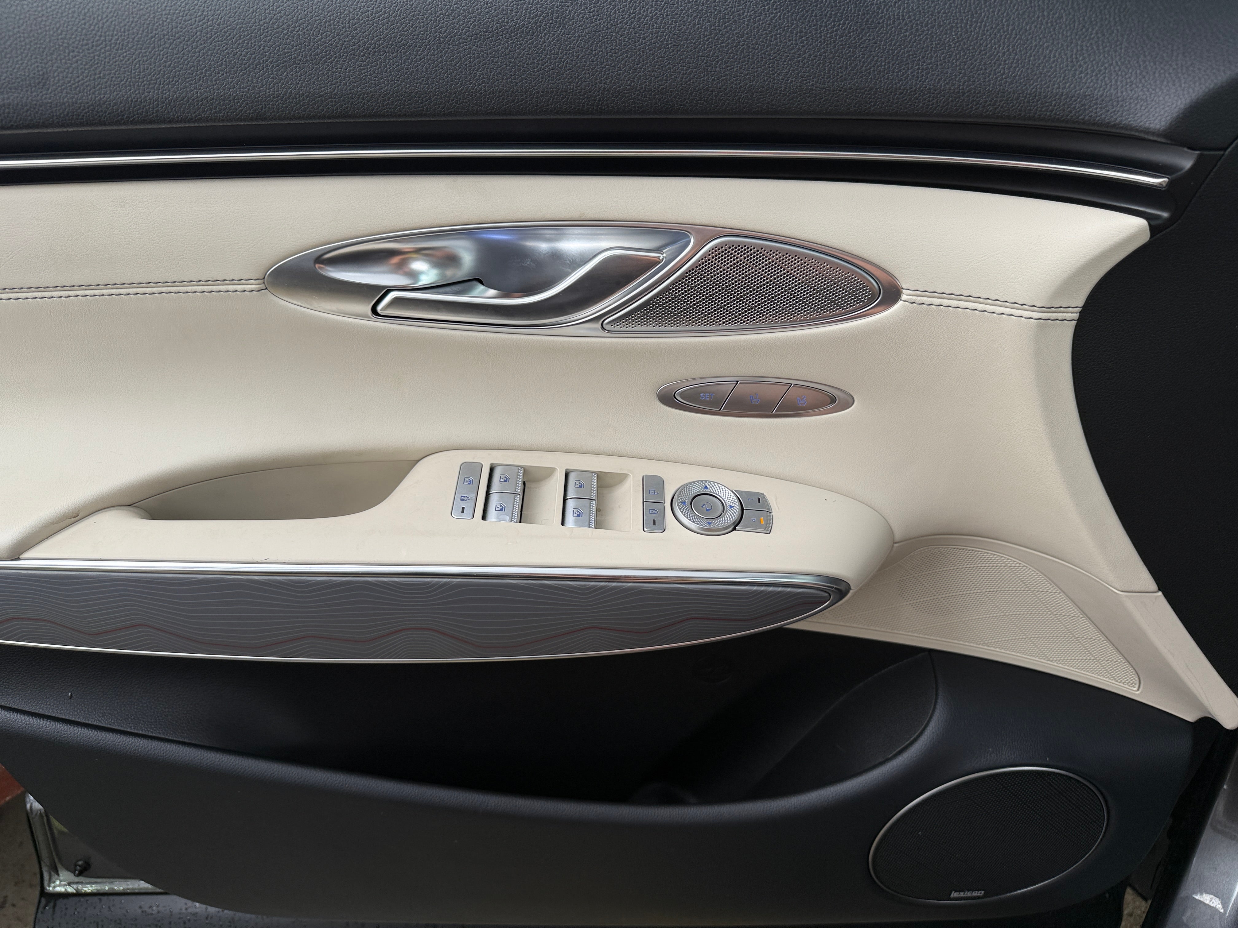 2023 GENESIS GV70