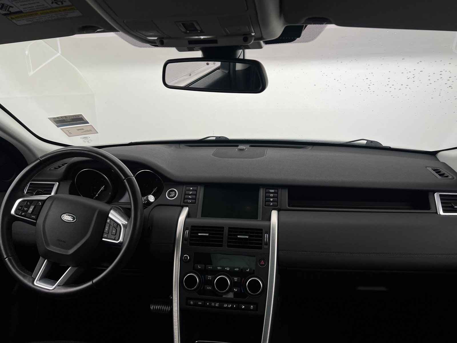 Thumbnail: 2018 Land Rover Discovery Sport - 2