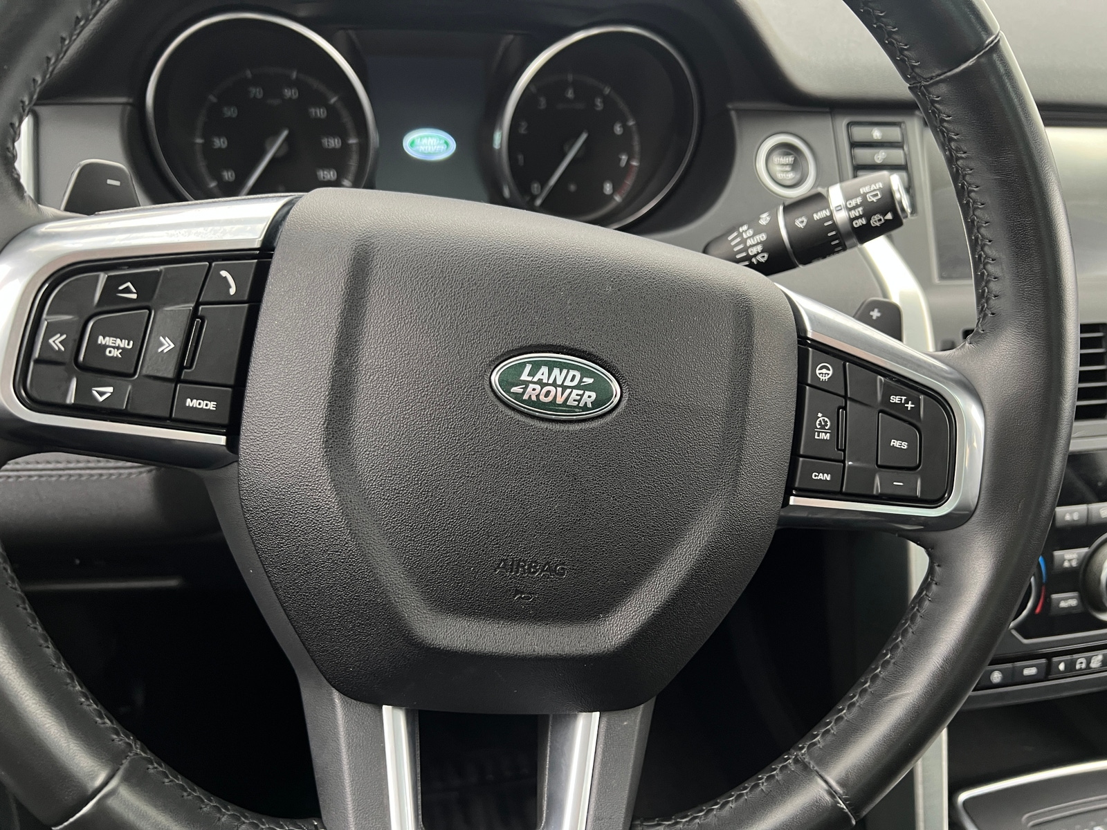 Thumbnail: 2018 Land Rover Discovery Sport - 4