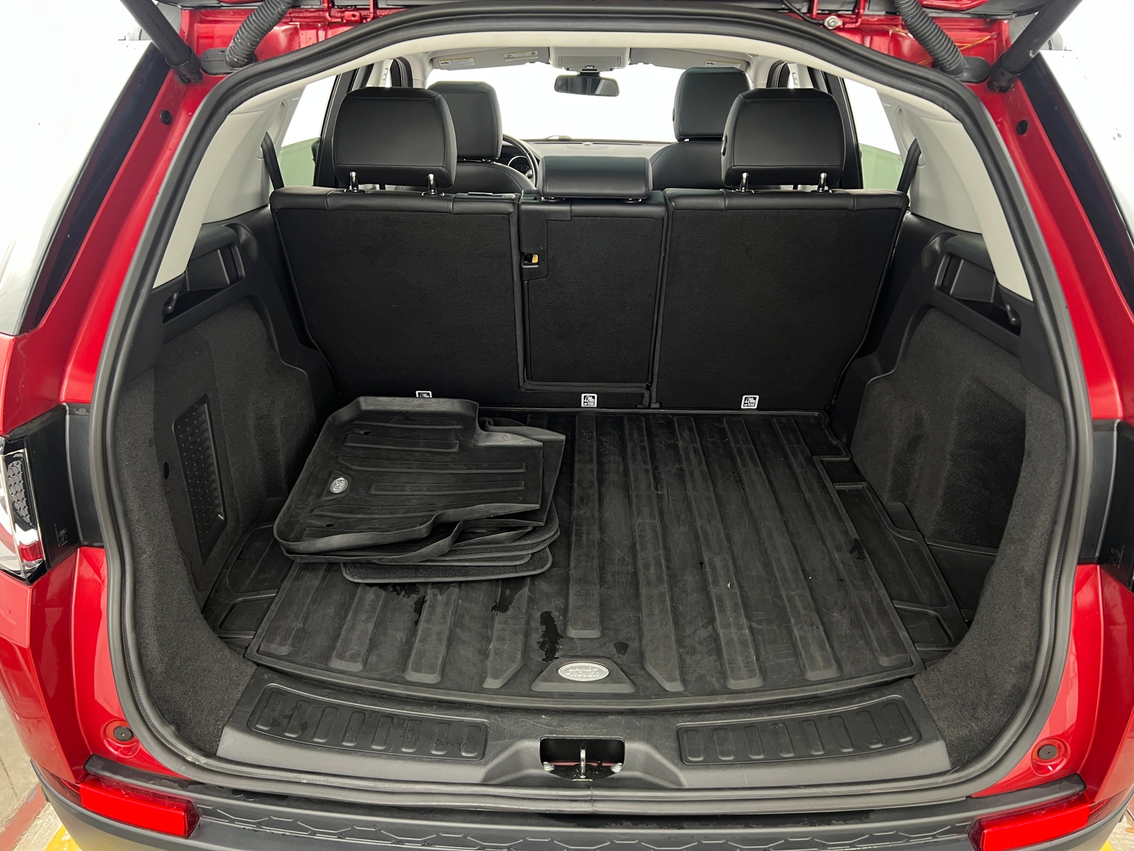Thumbnail: 2018 Land Rover Discovery Sport - 6