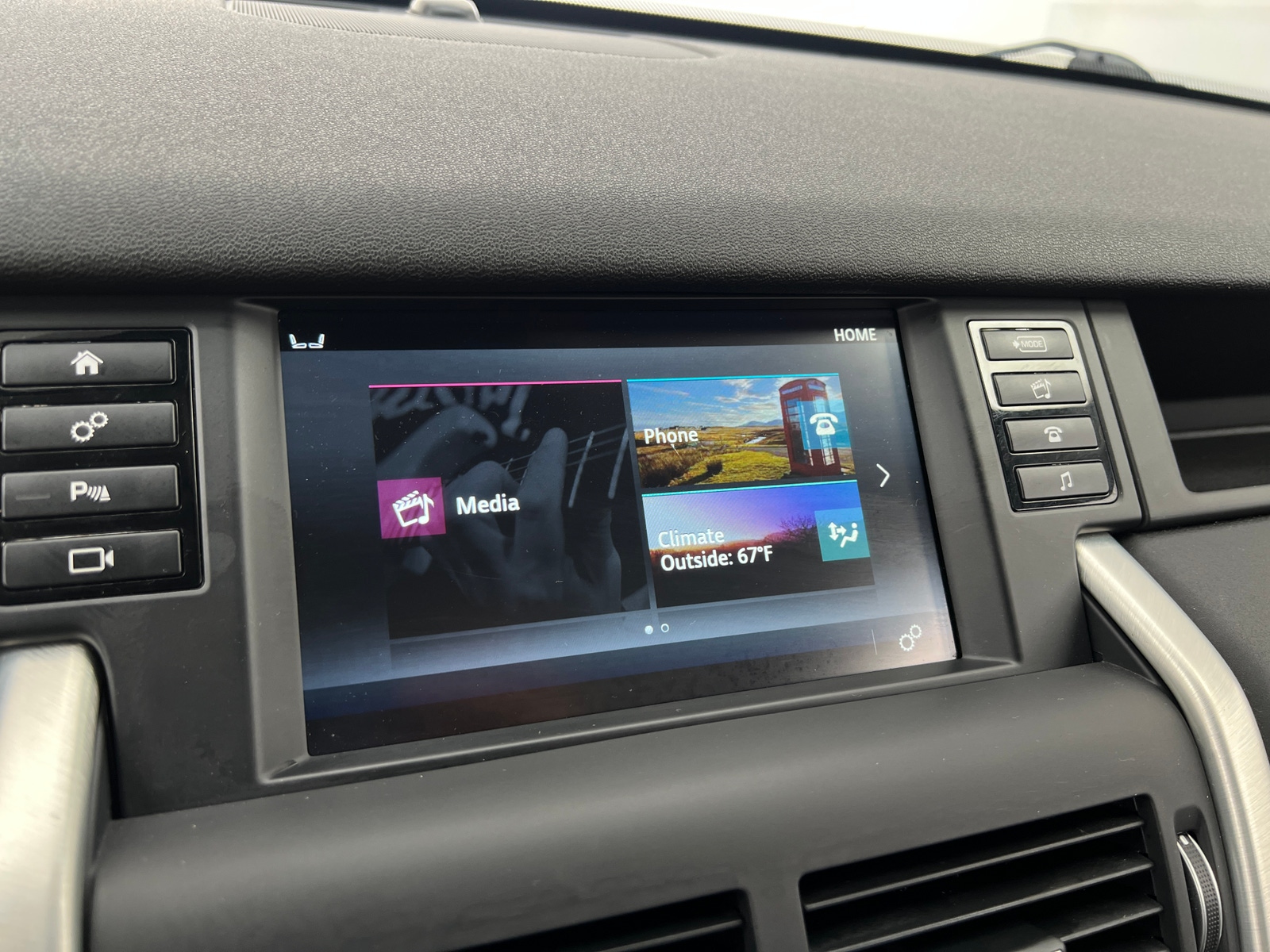 Thumbnail: 2018 Land Rover Discovery Sport - 3