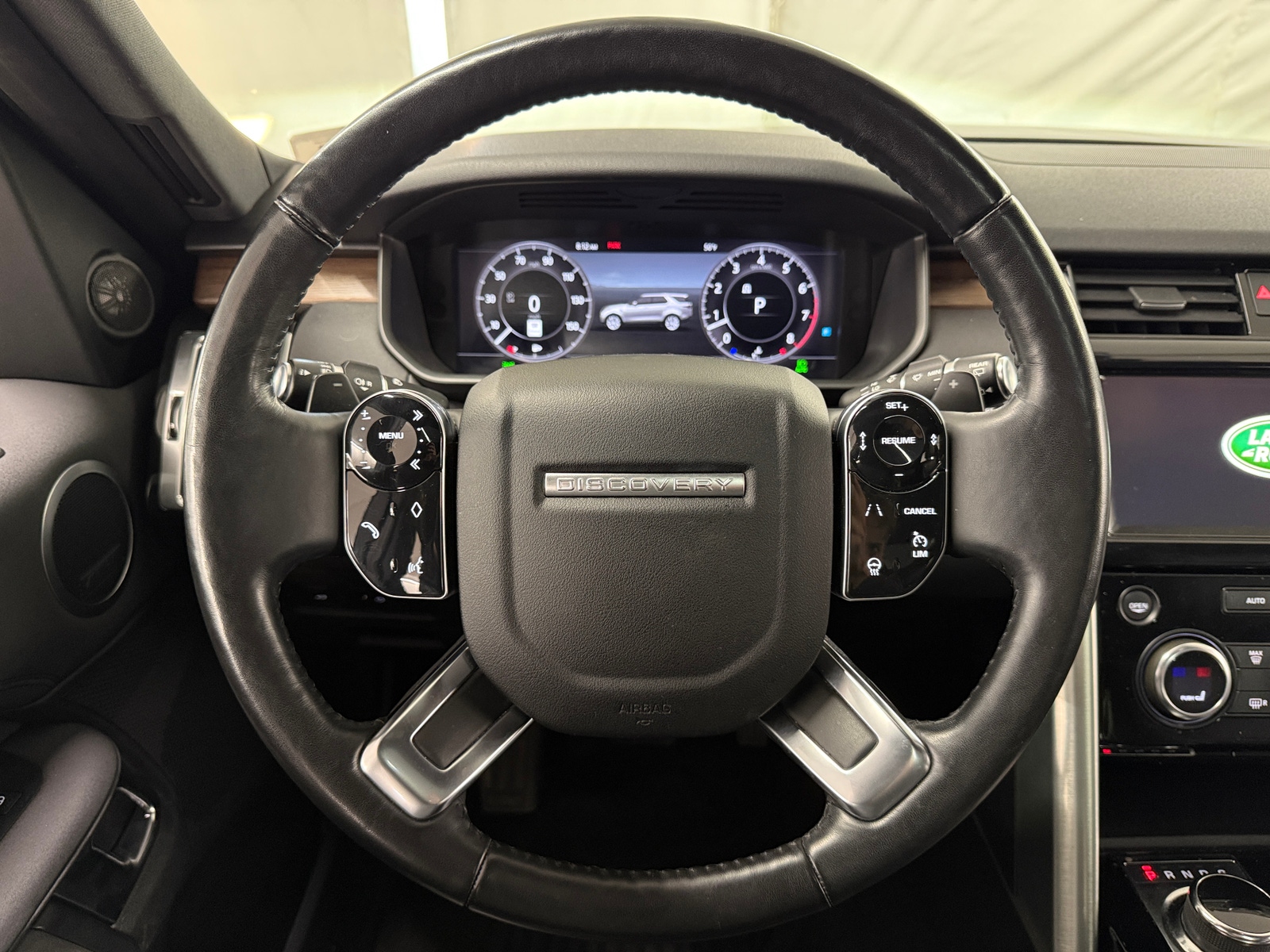 Thumbnail: 2019 Land Rover Discovery - 4