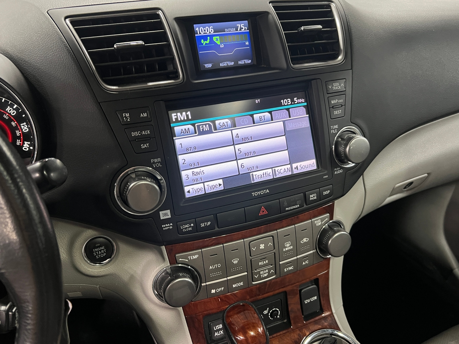 Thumbnail: 2012 Toyota Highlander - 3