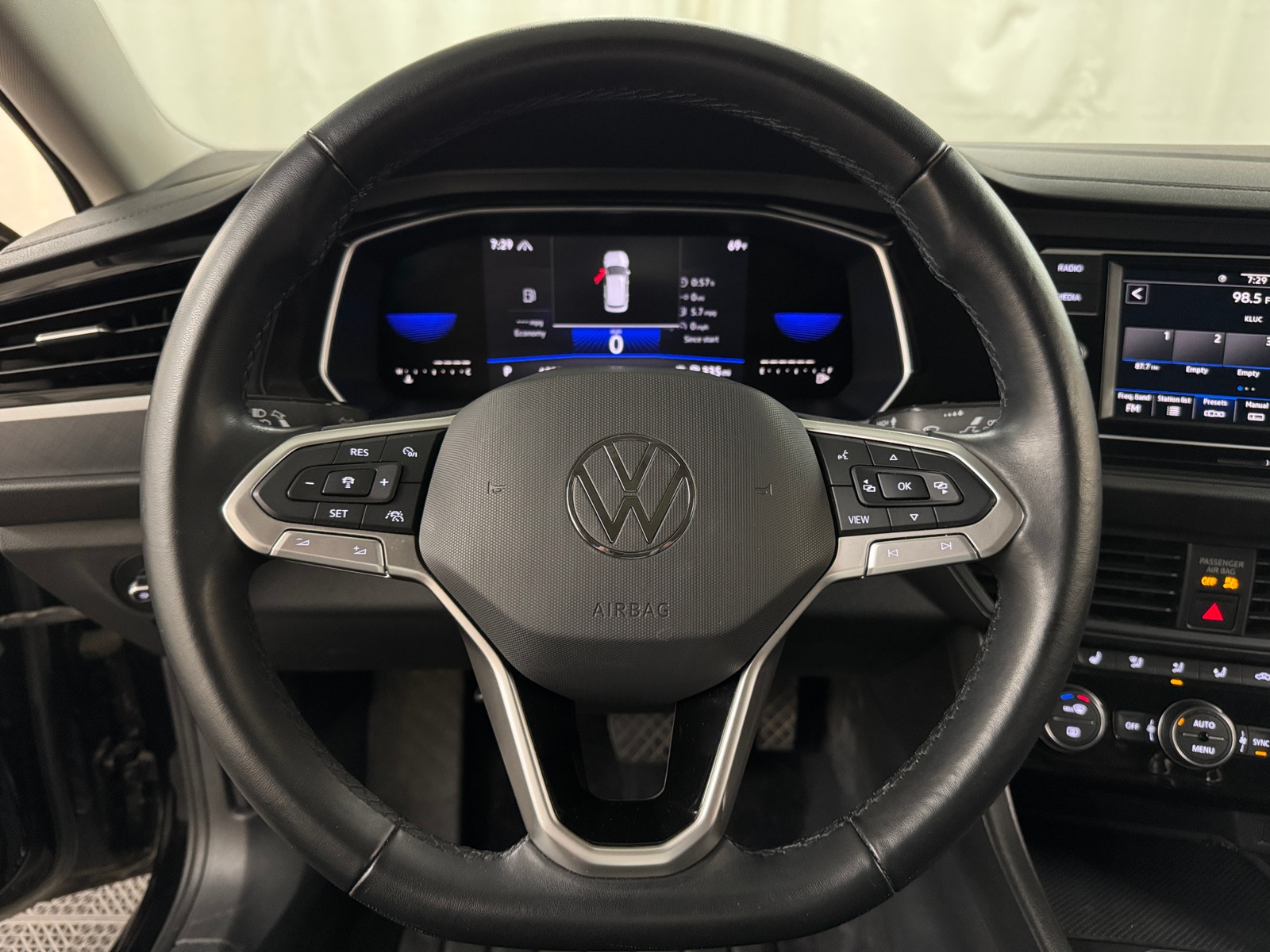 Thumbnail: 2022 Volkswagen Jetta - 5