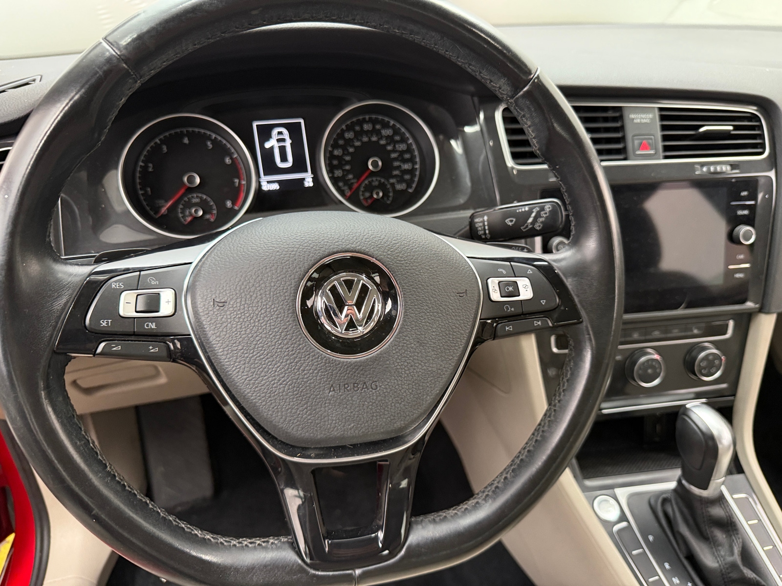 Thumbnail: 2018 Volkswagen e-Golf - 4
