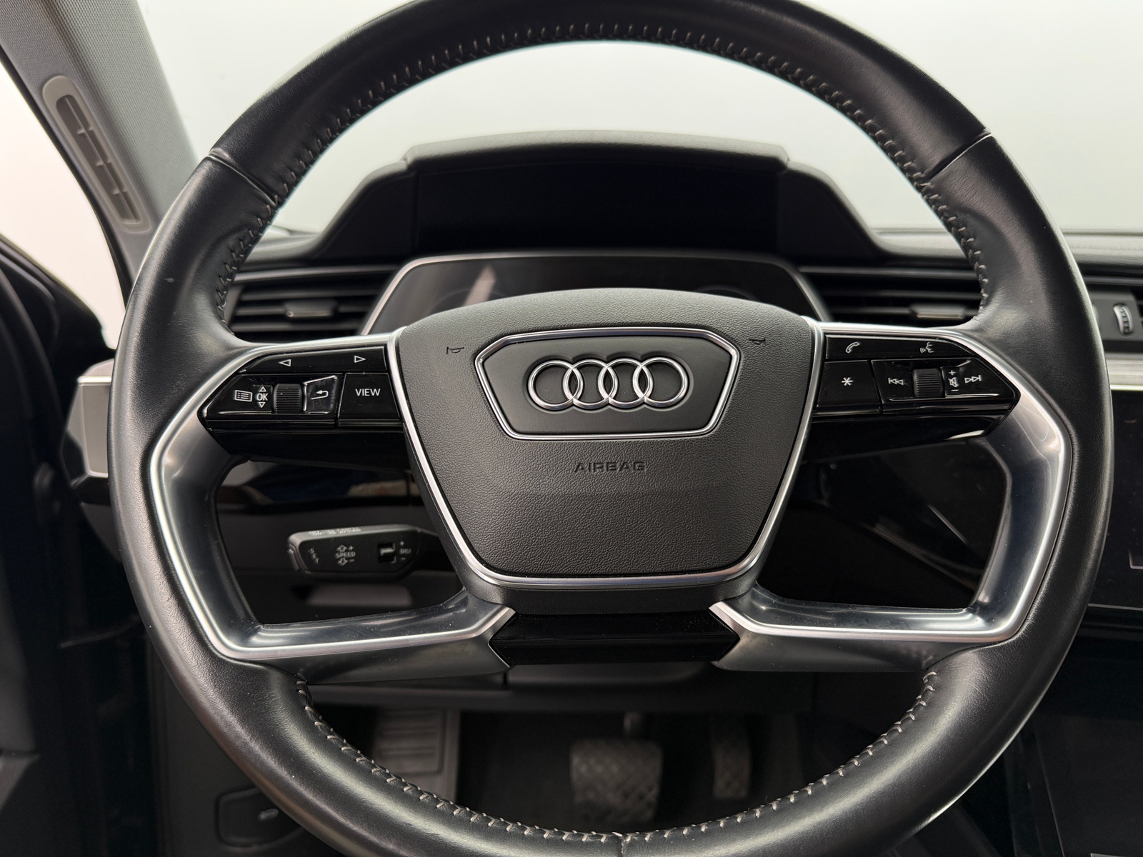 Thumbnail: 2021 Audi e-tron - 4