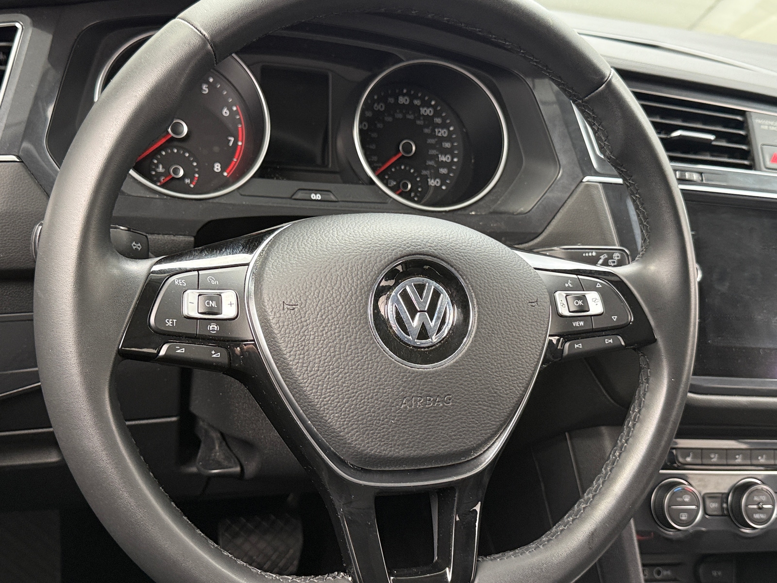 Thumbnail: 2020 Volkswagen Tiguan - 4