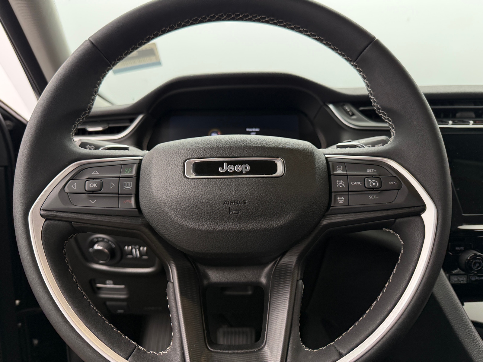 Thumbnail: 2024 Jeep Grand Cherokee - 5