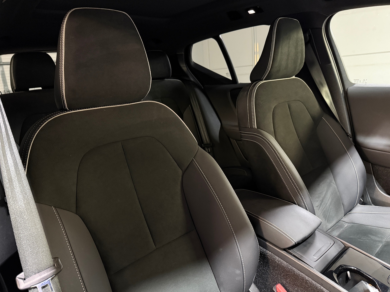 Thumbnail: 2023 Volvo XC40 - 2