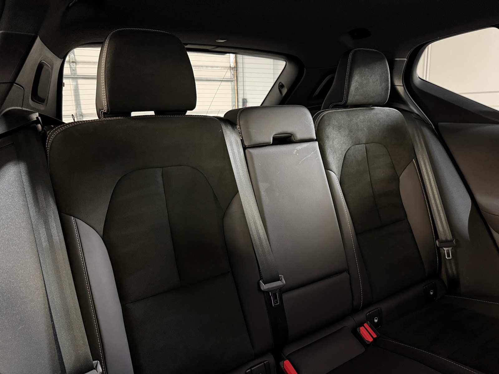 Thumbnail: 2023 Volvo XC40 - 6