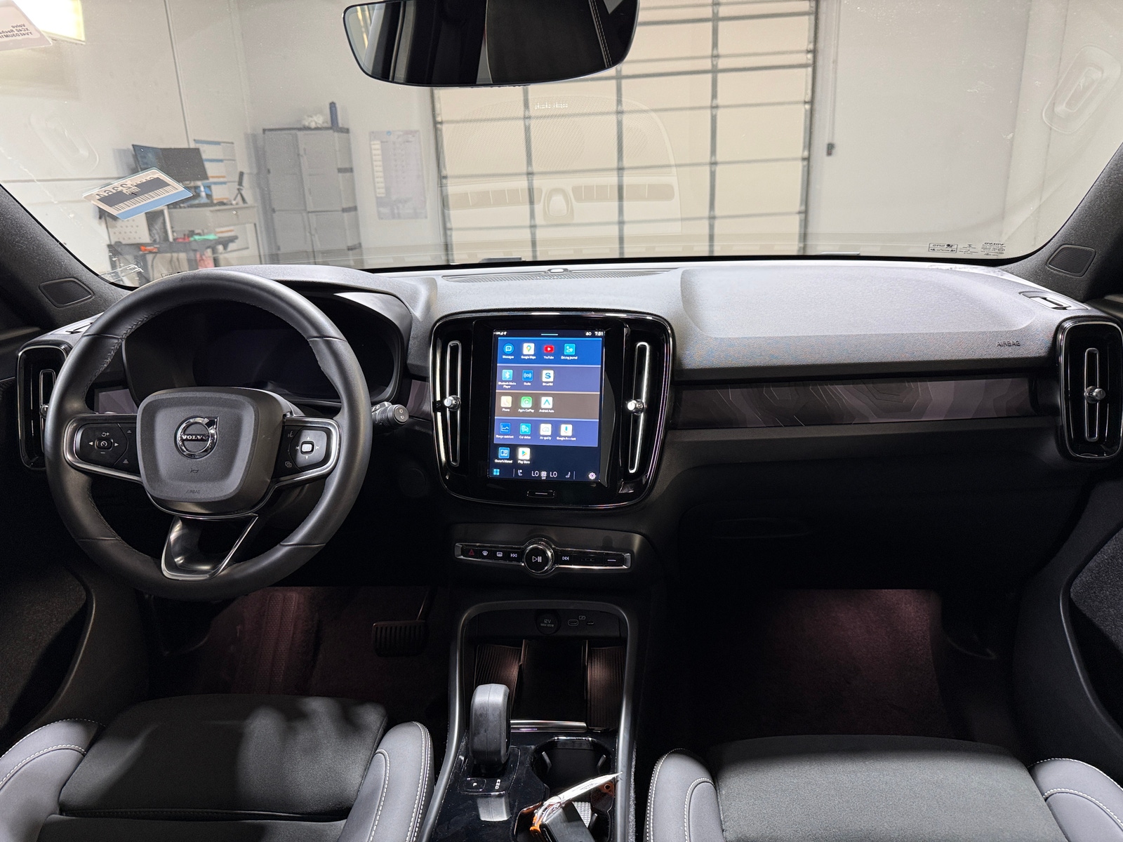 Thumbnail: 2023 Volvo XC40 - 3