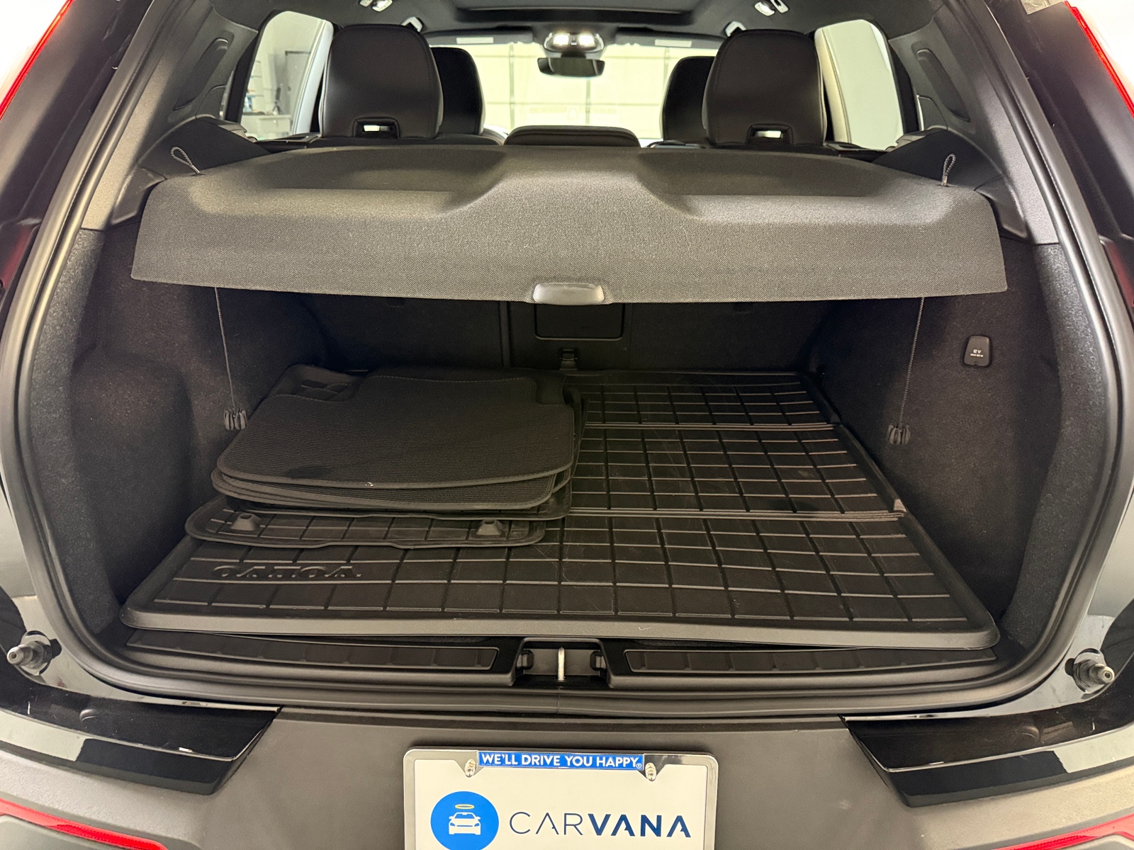 Thumbnail: 2023 Volvo XC40 - 7