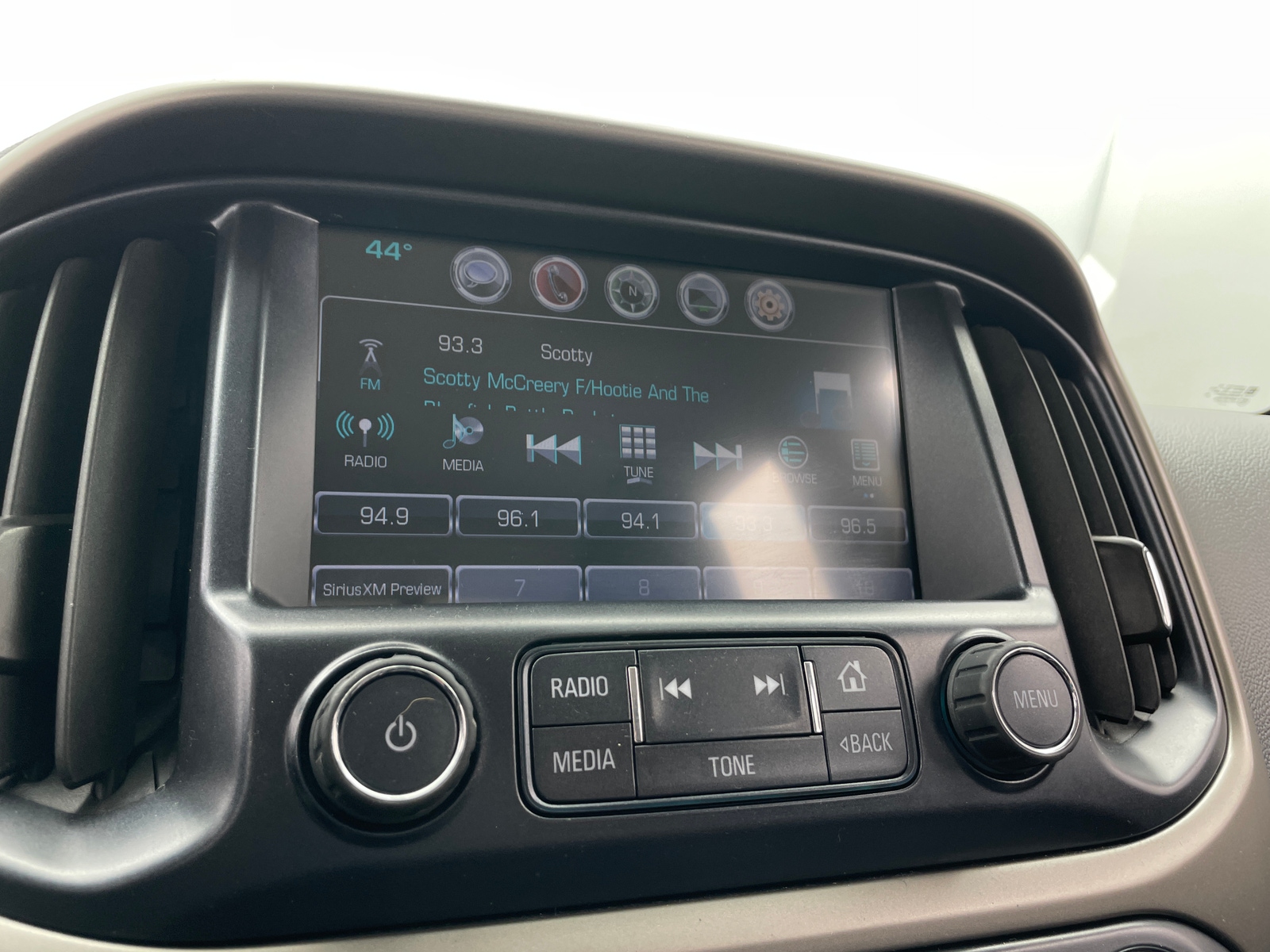 Thumbnail: 2017 Chevrolet Colorado - 3