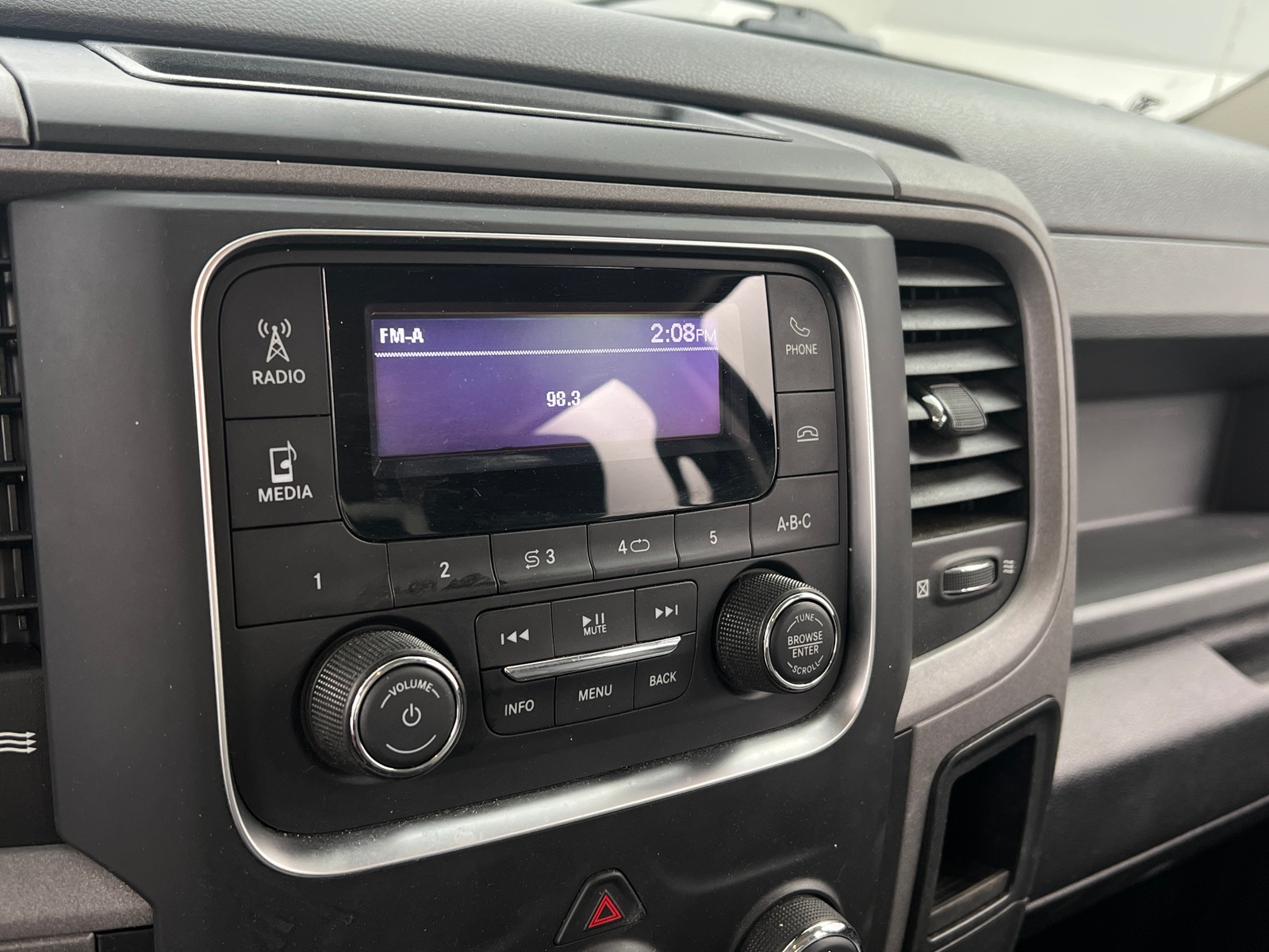 Thumbnail: 2020 RAM 1500 Classic - 4