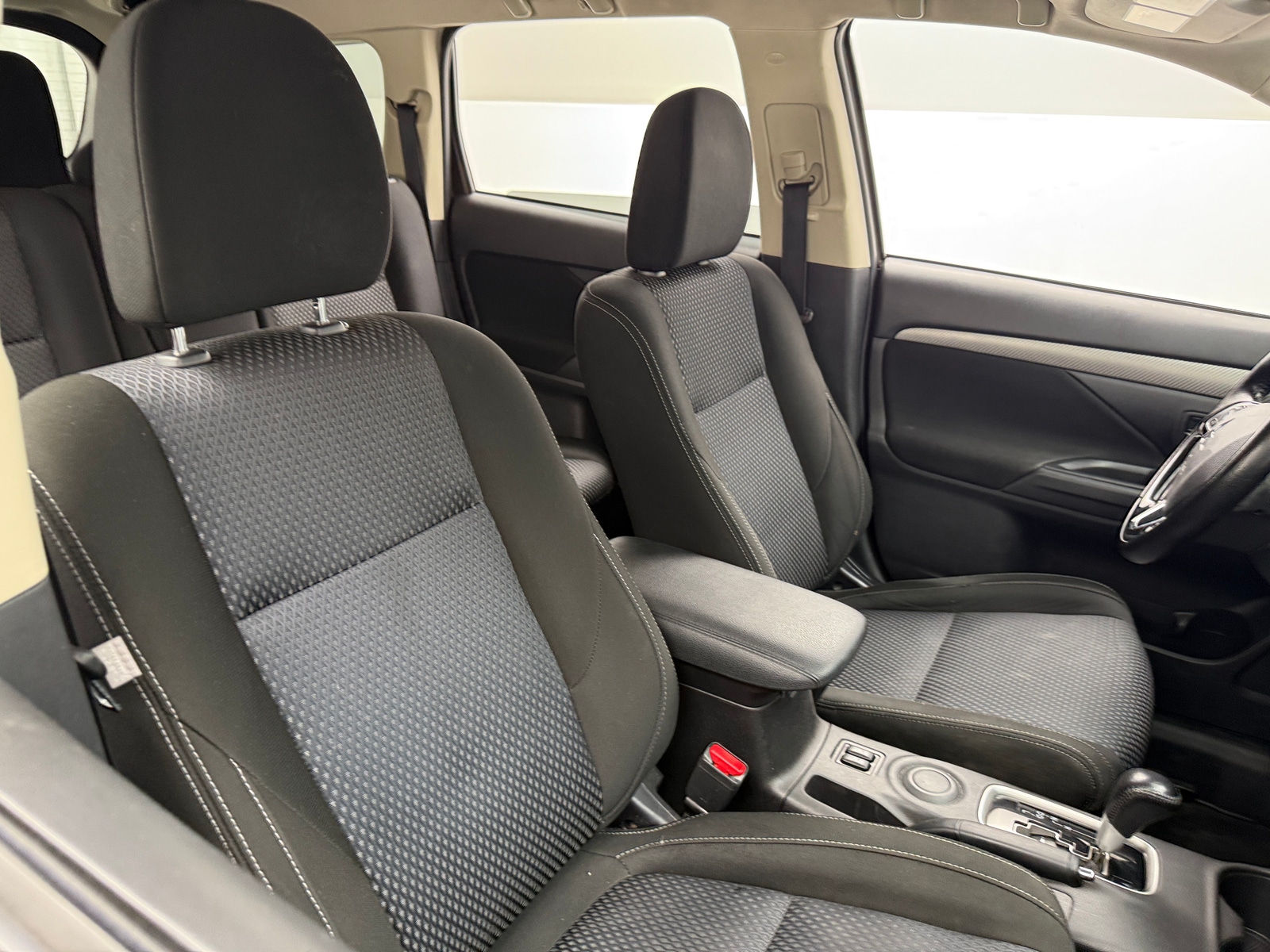 Thumbnail: 2016 Mitsubishi Outlander - 2