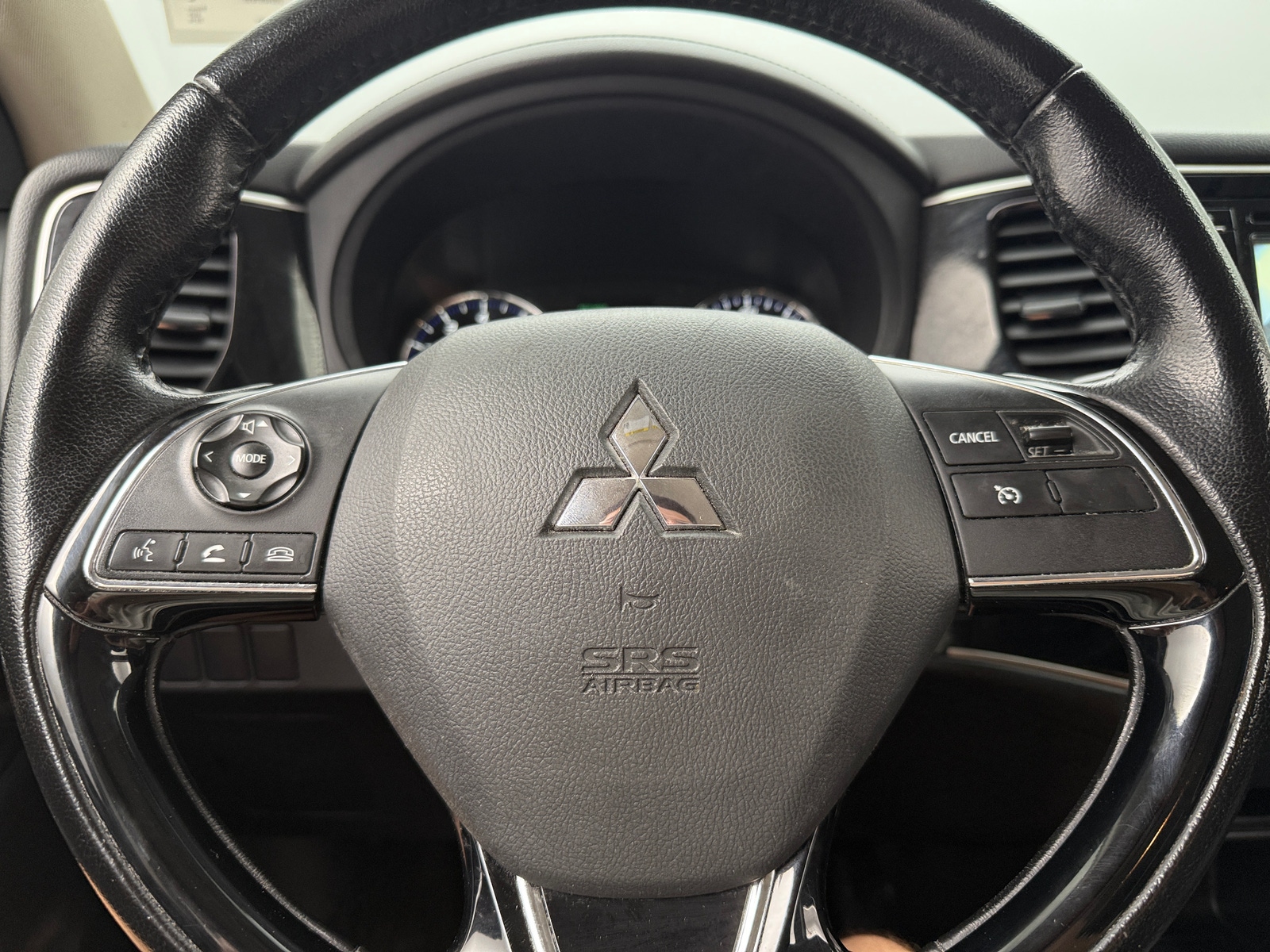 Thumbnail: 2016 Mitsubishi Outlander - 5