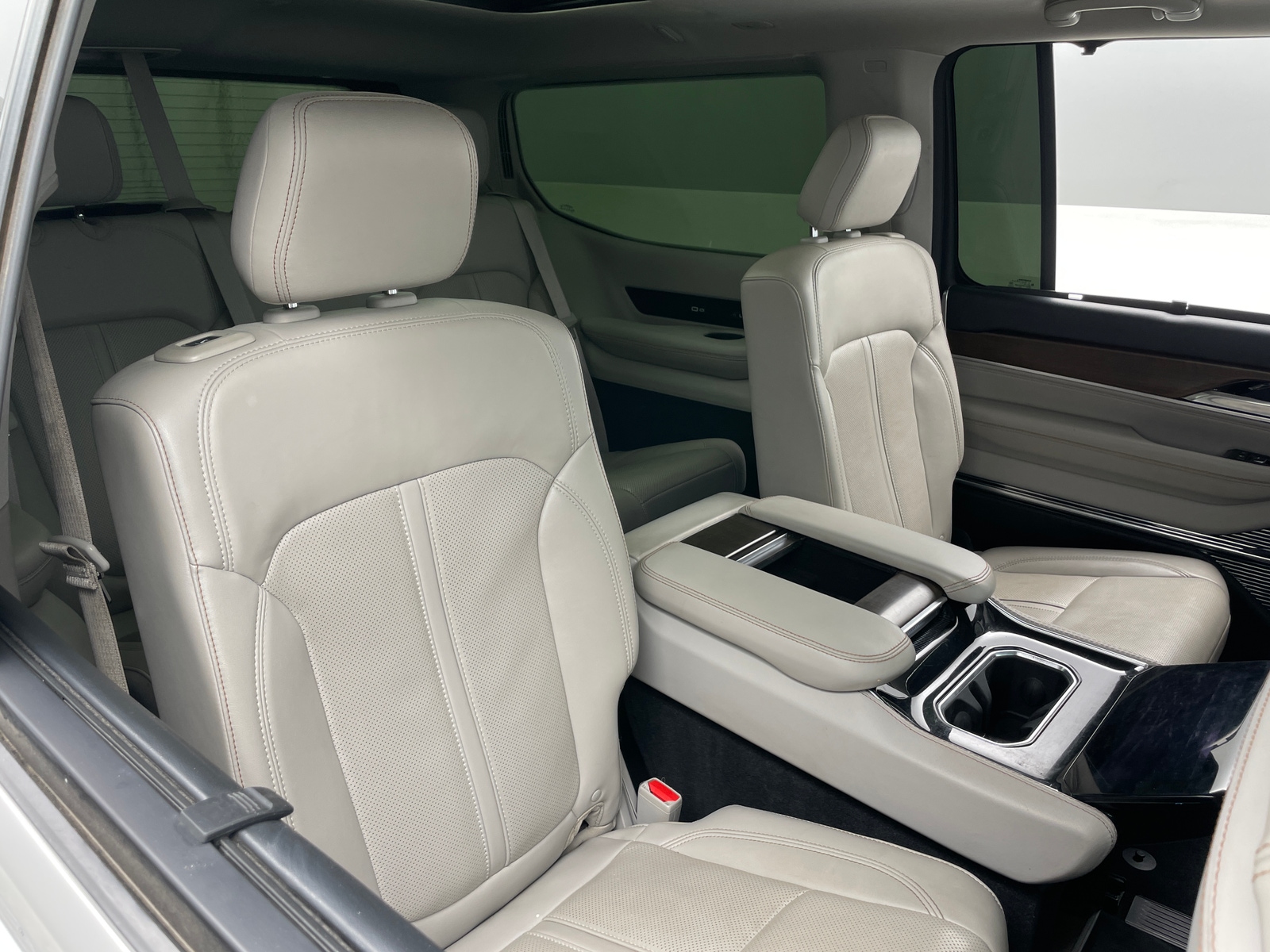 Thumbnail: 2022 Jeep Grand Wagoneer - 5