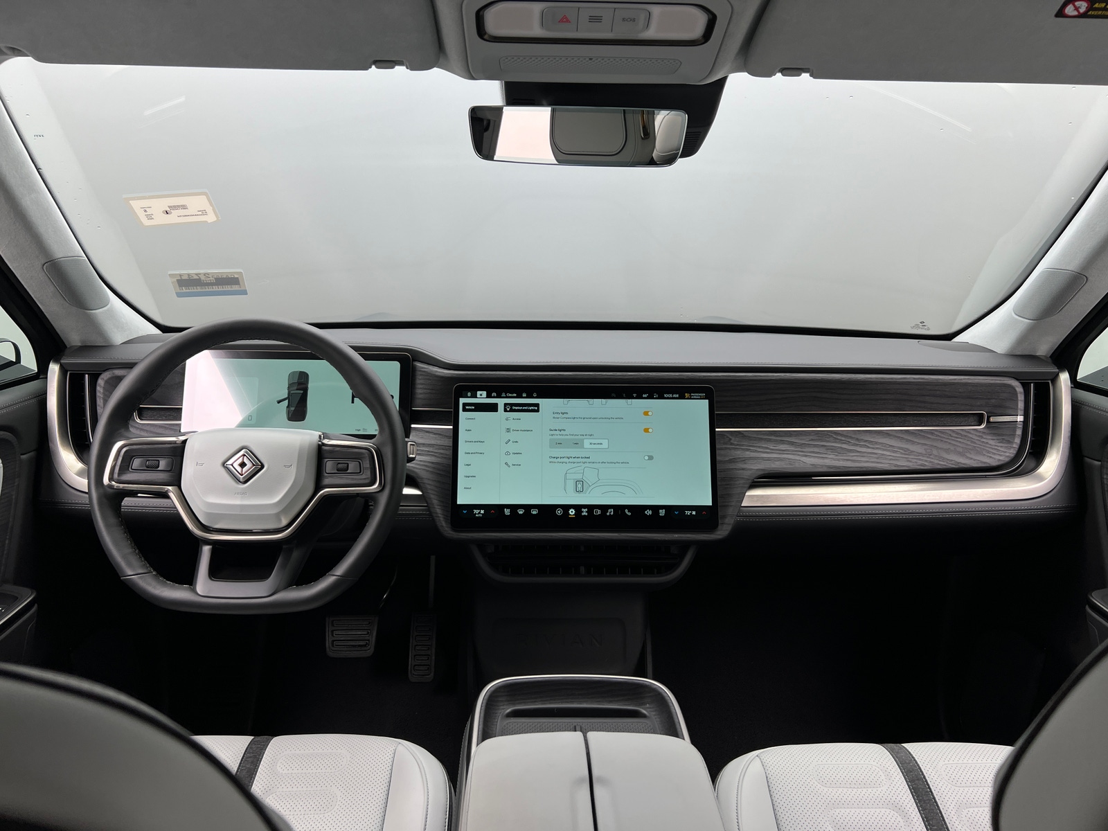 Thumbnail: 2025 Rivian R1S - 2