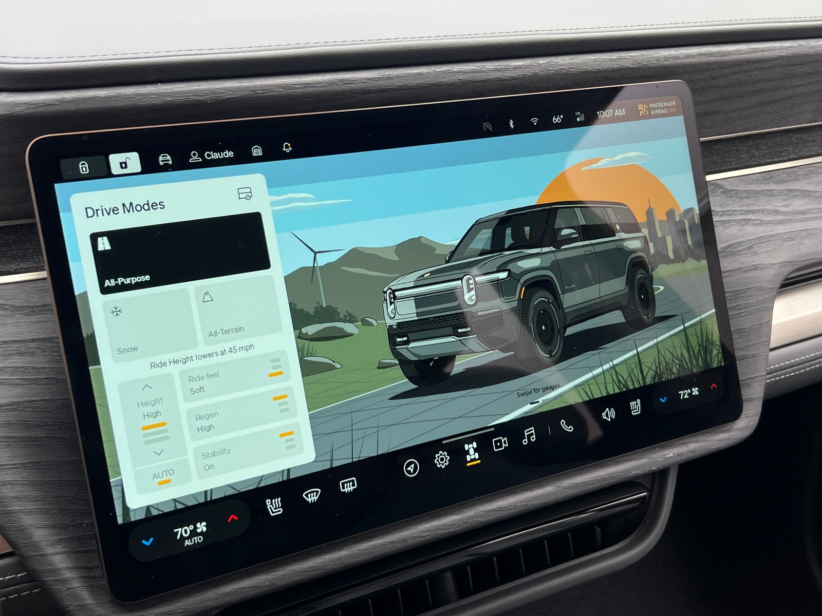 Thumbnail: 2025 Rivian R1S - 3