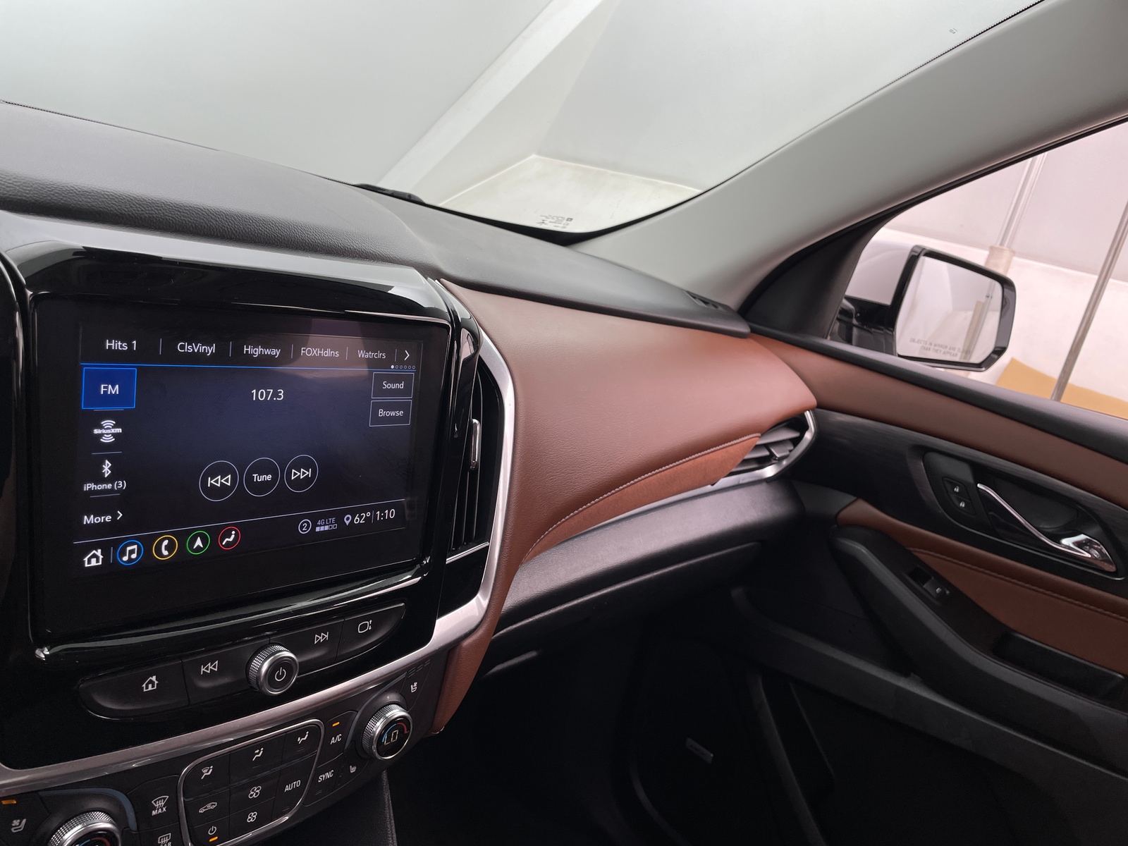 Thumbnail: 2020 Chevrolet Traverse - 3