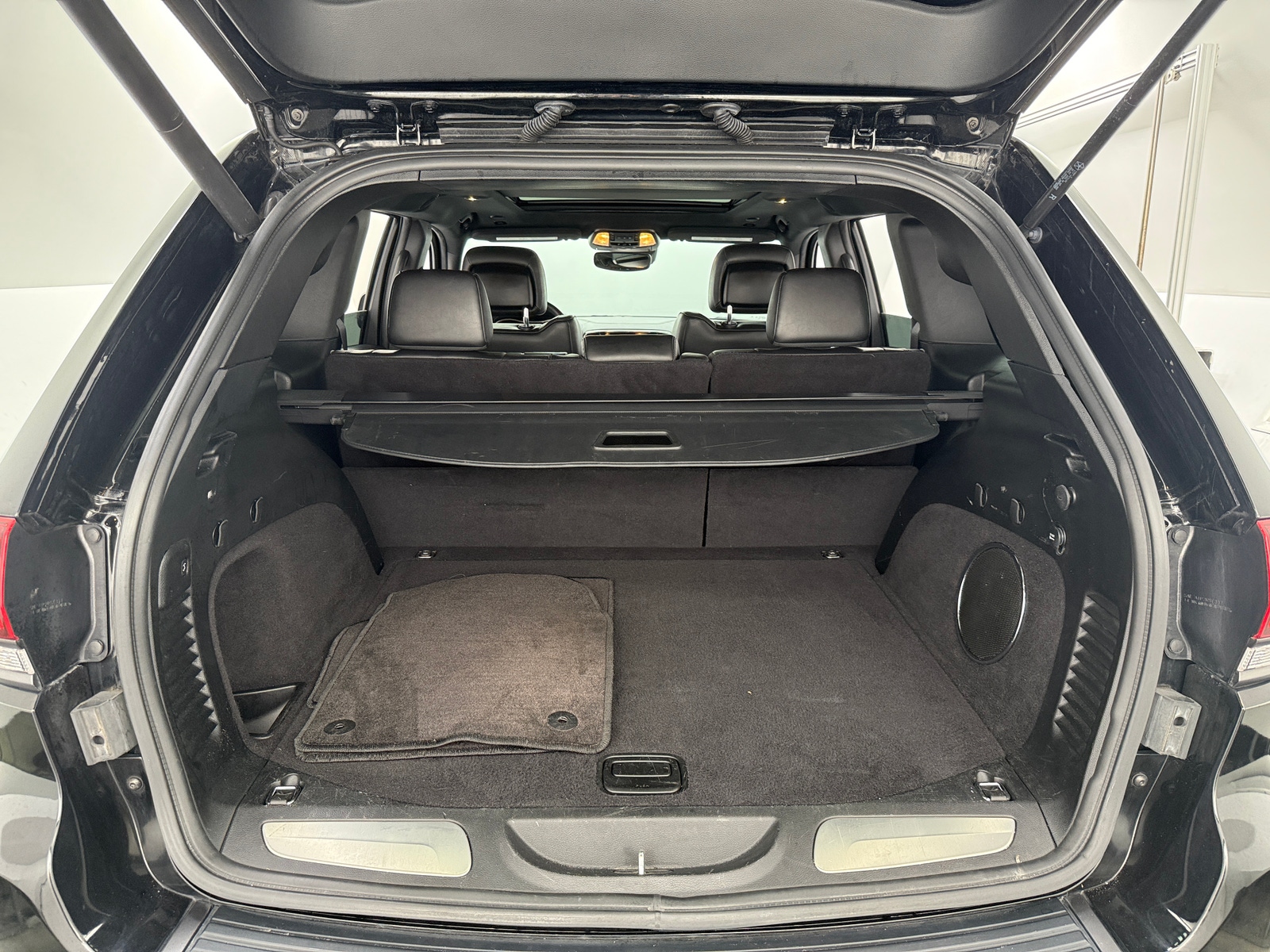 Thumbnail: 2019 Jeep Grand Cherokee - 6