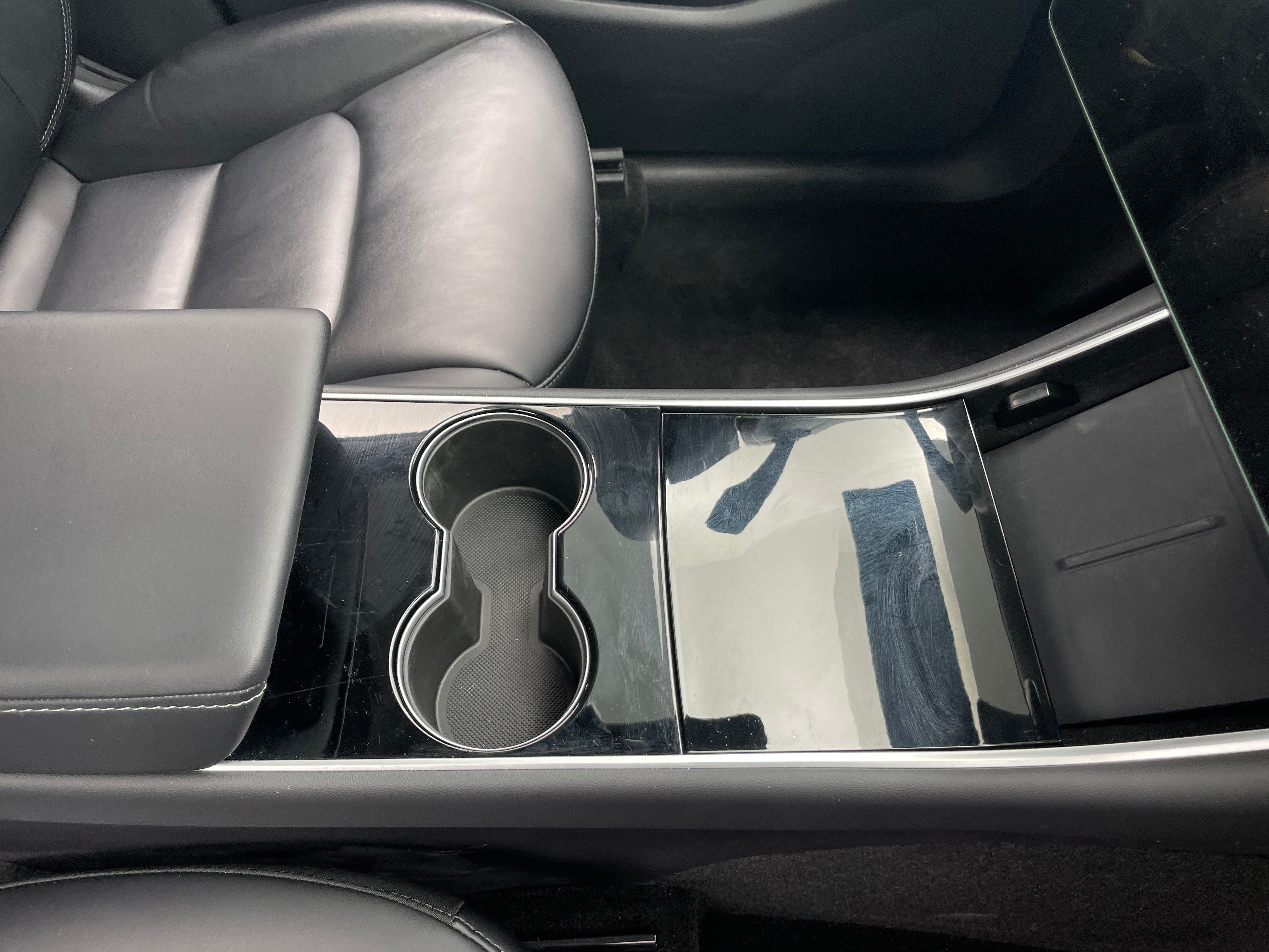 Used 2021 Tesla Model Y Long Range with VIN 5YJYGDEE2MF075722 for sale in Oak Creek, WI