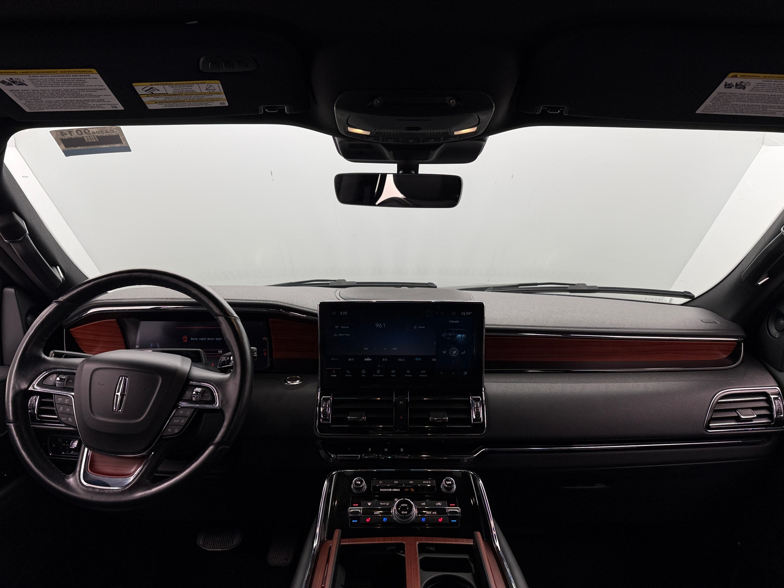 Thumbnail: 2024 Lincoln Navigator L - 2