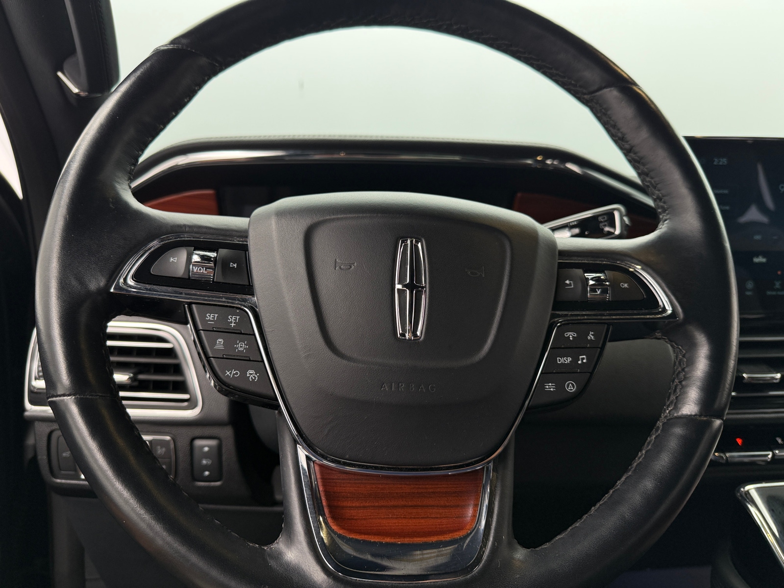 Thumbnail: 2024 Lincoln Navigator L - 4