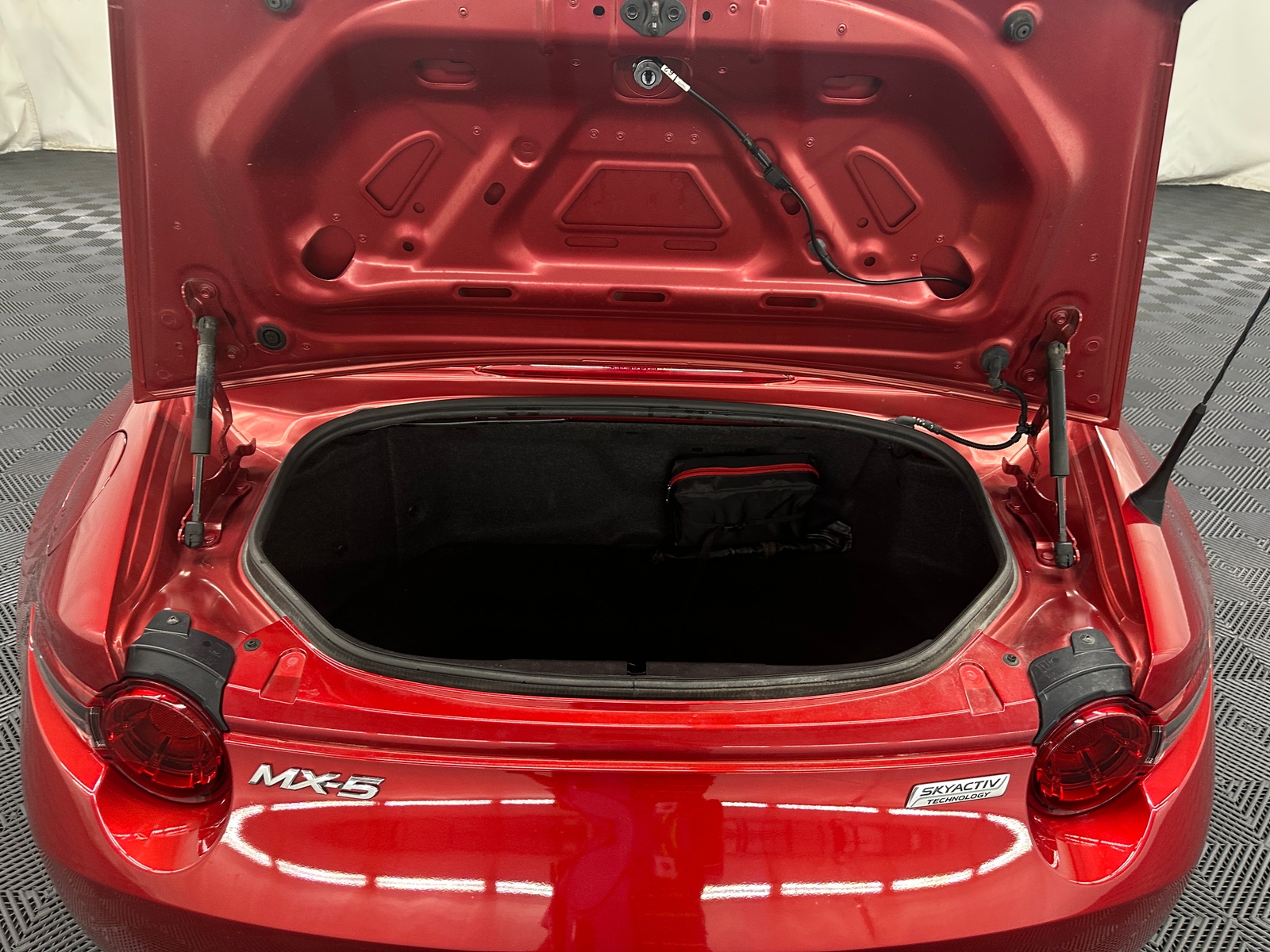 Thumbnail: 2017 Mazda MX-5 Miata - 5