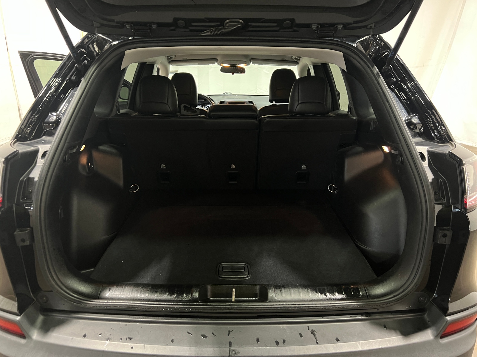 Thumbnail: 2019 Jeep Cherokee - 6