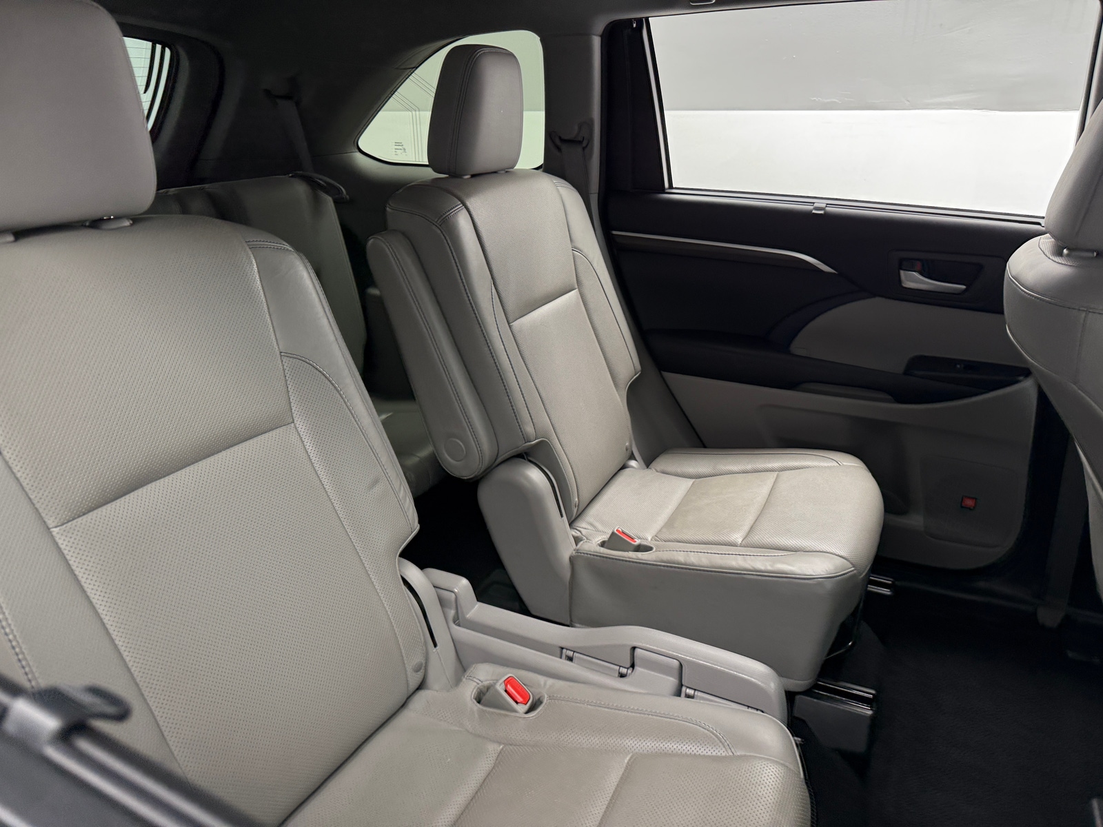 Thumbnail: 2015 Toyota Highlander - 5