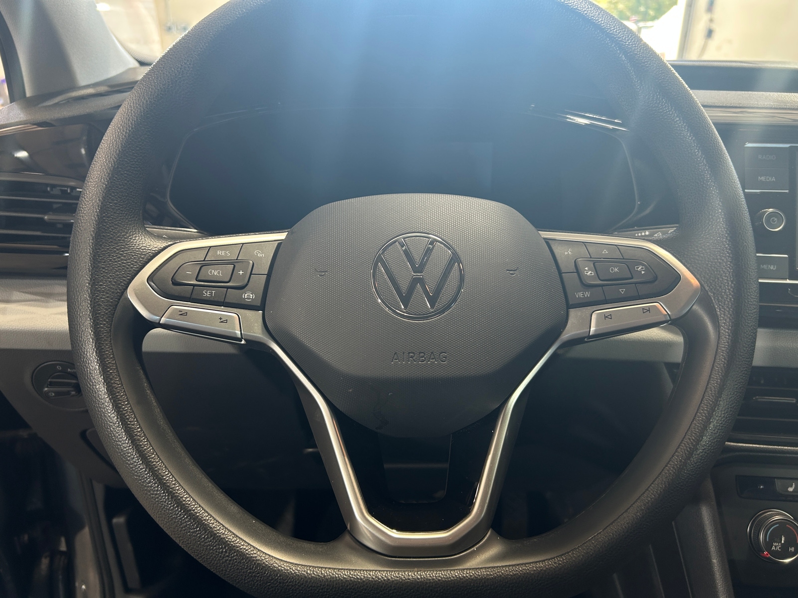 Thumbnail: 2022 Volkswagen Taos - 5