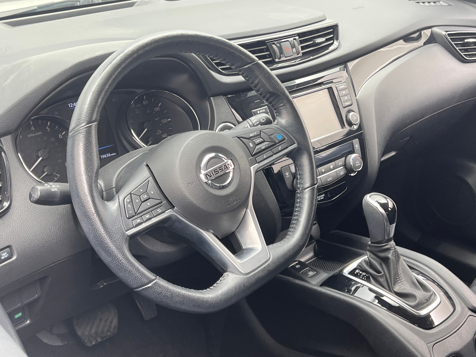 Thumbnail: 2022 Nissan Rogue Sport - 4