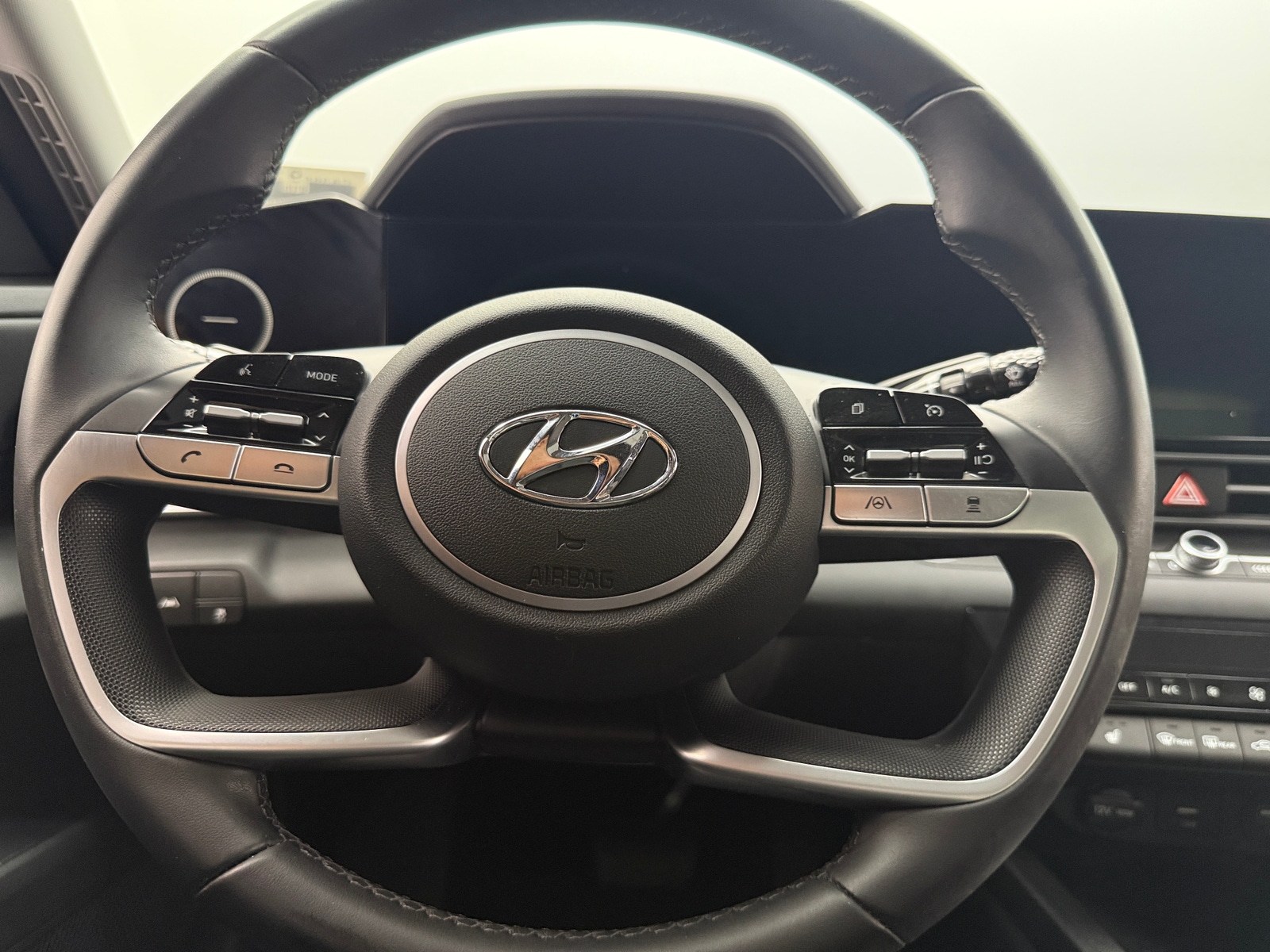 Thumbnail: 2023 Hyundai Elantra - 4