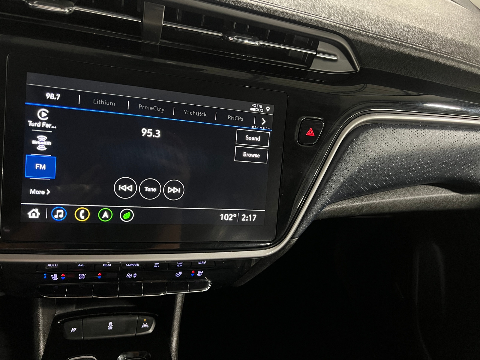 Thumbnail: 2022 Chevrolet Bolt EUV - 3