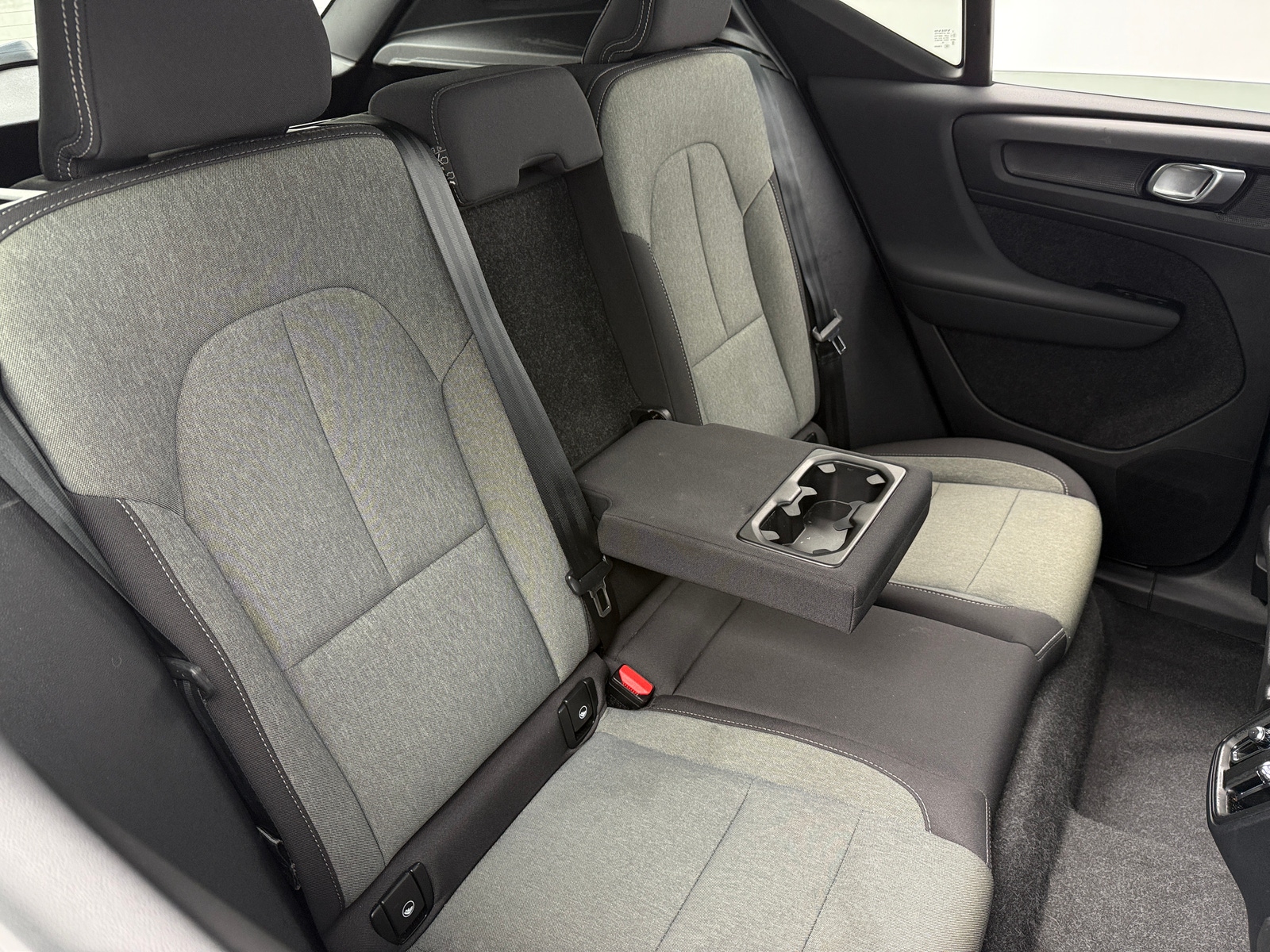 Thumbnail: 2024 Volvo XC40 - 6