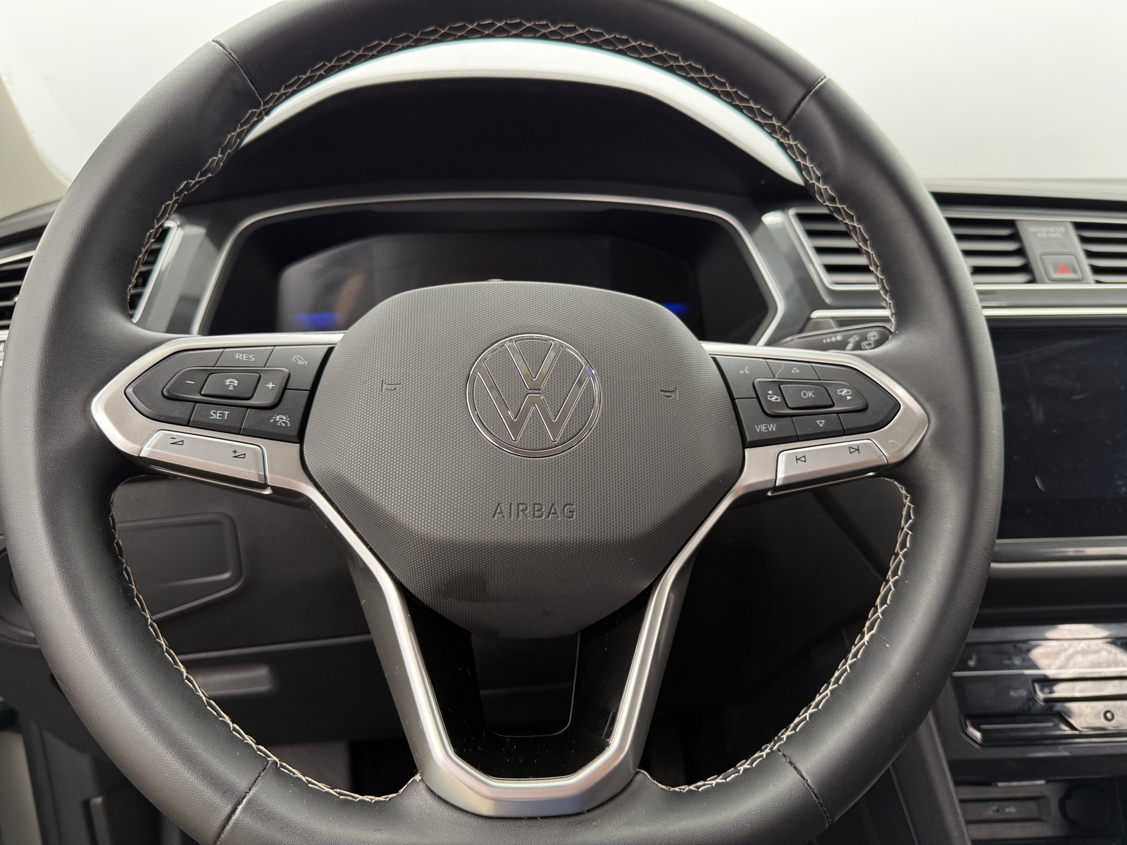 Thumbnail: 2024 Volkswagen Tiguan - 4