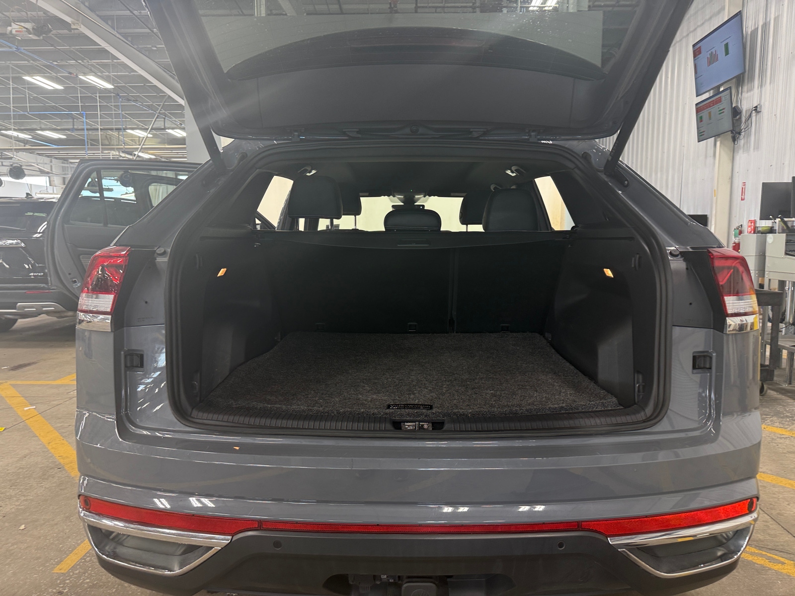 Thumbnail: 2023 Volkswagen Atlas - 7