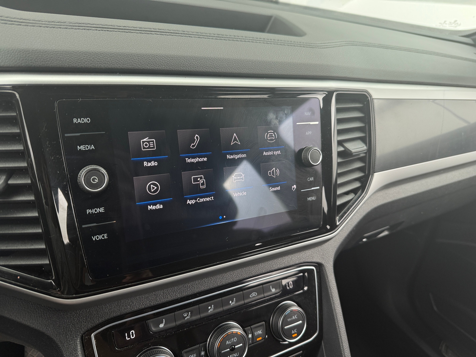 Thumbnail: 2023 Volkswagen Atlas - 4