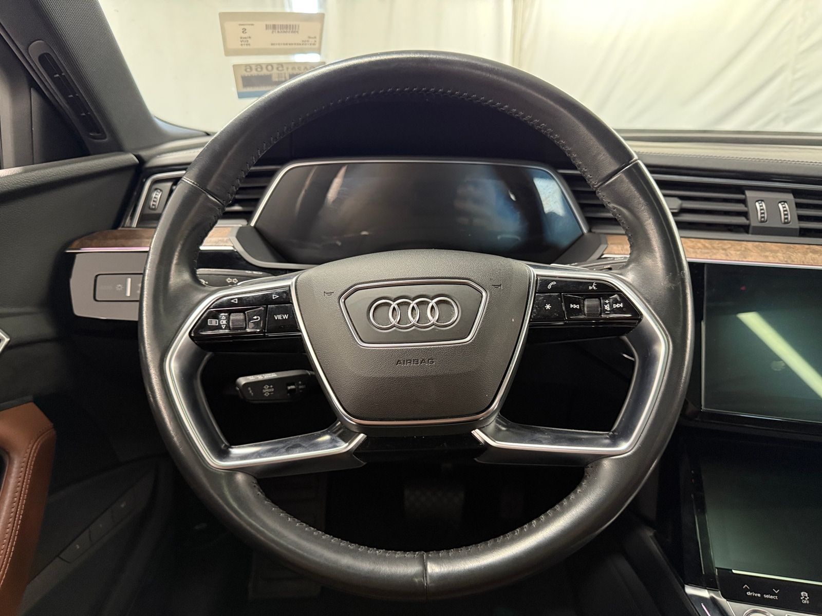 Thumbnail: 2019 Audi e-tron - 4