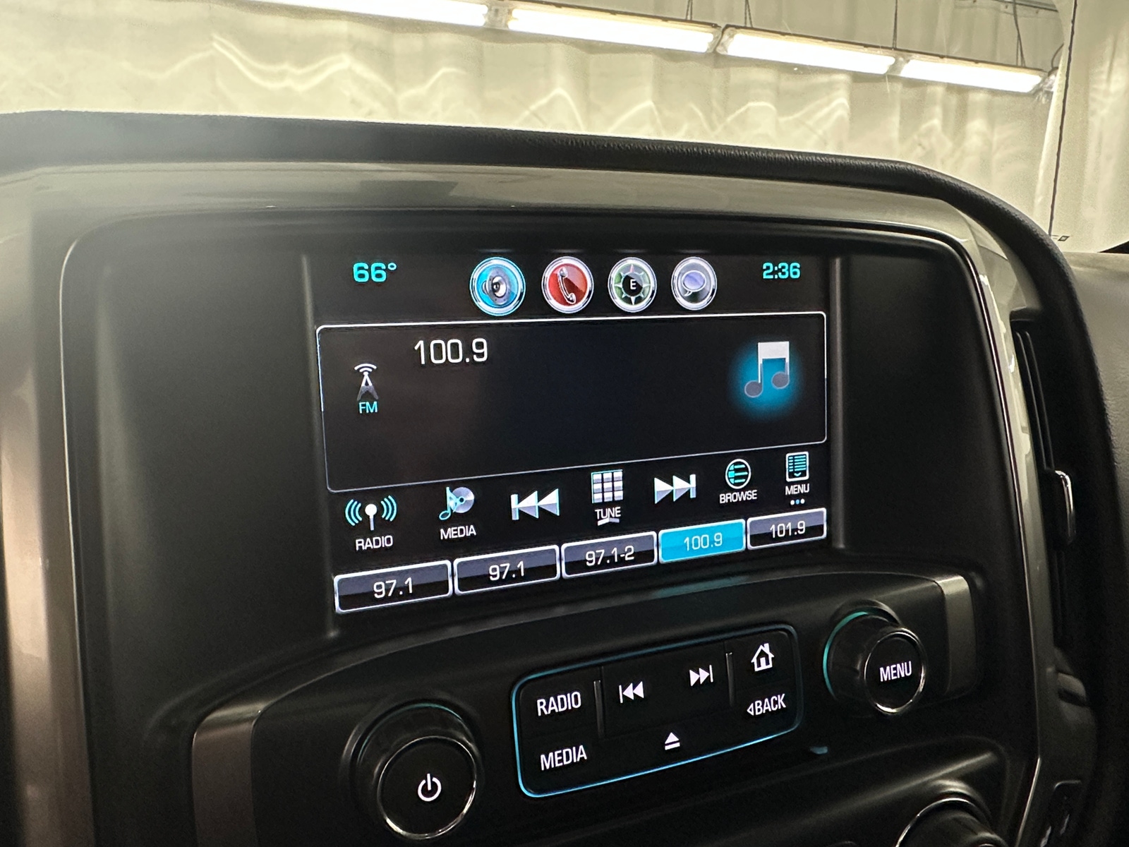 Thumbnail: 2017 Chevrolet Silverado 1500 - 3