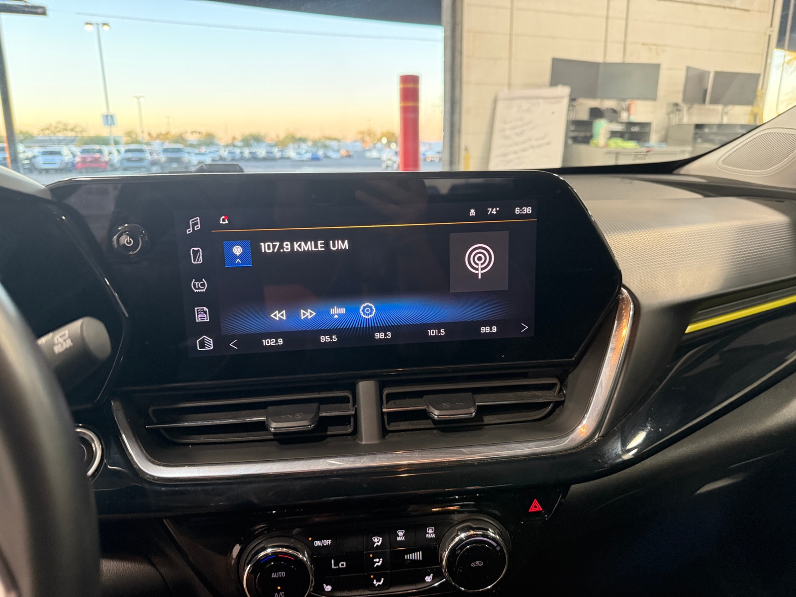 Thumbnail: 2024 Chevrolet Trax - 3