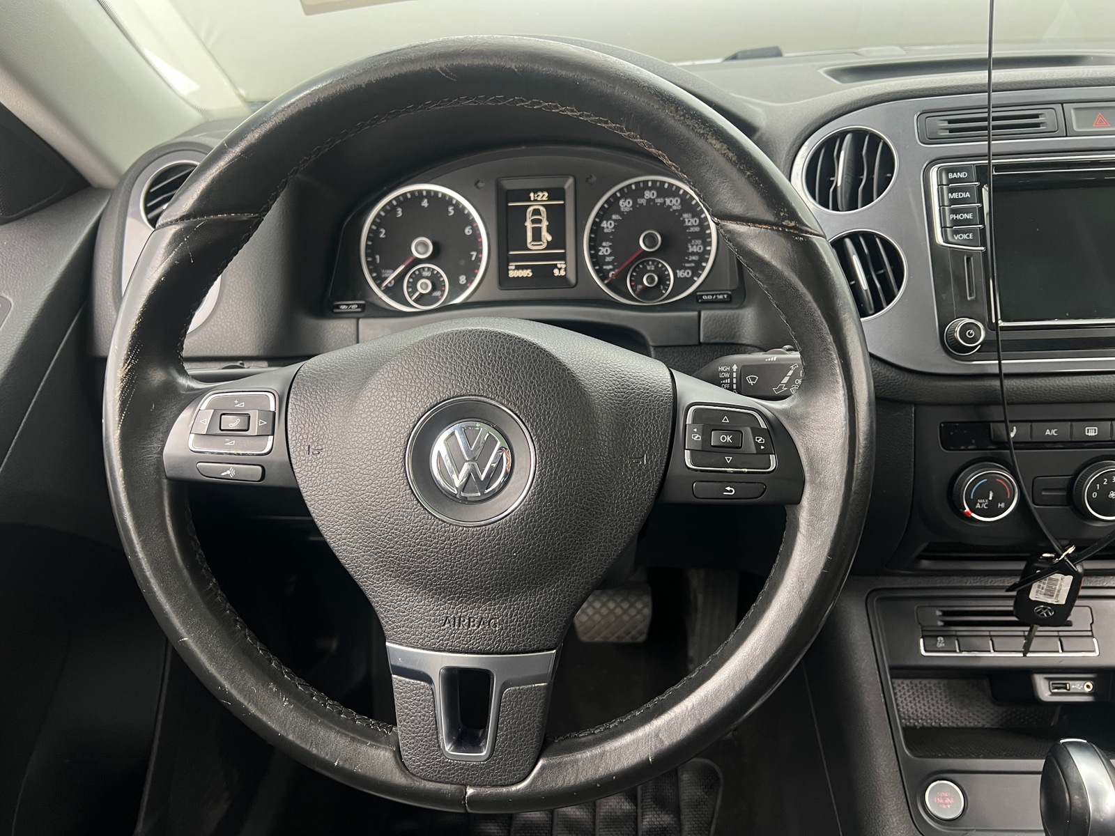 Thumbnail: 2017 Volkswagen Tiguan - 4